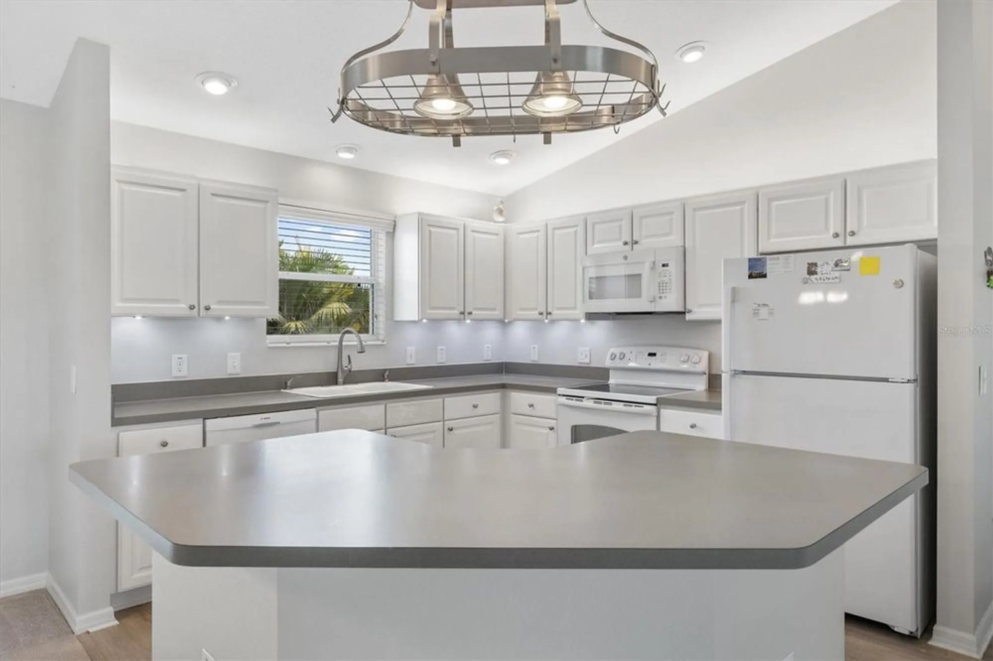 Property Slideshow image 11 of 33 | 2291 montbrook pl, The Villages, FL, 32162