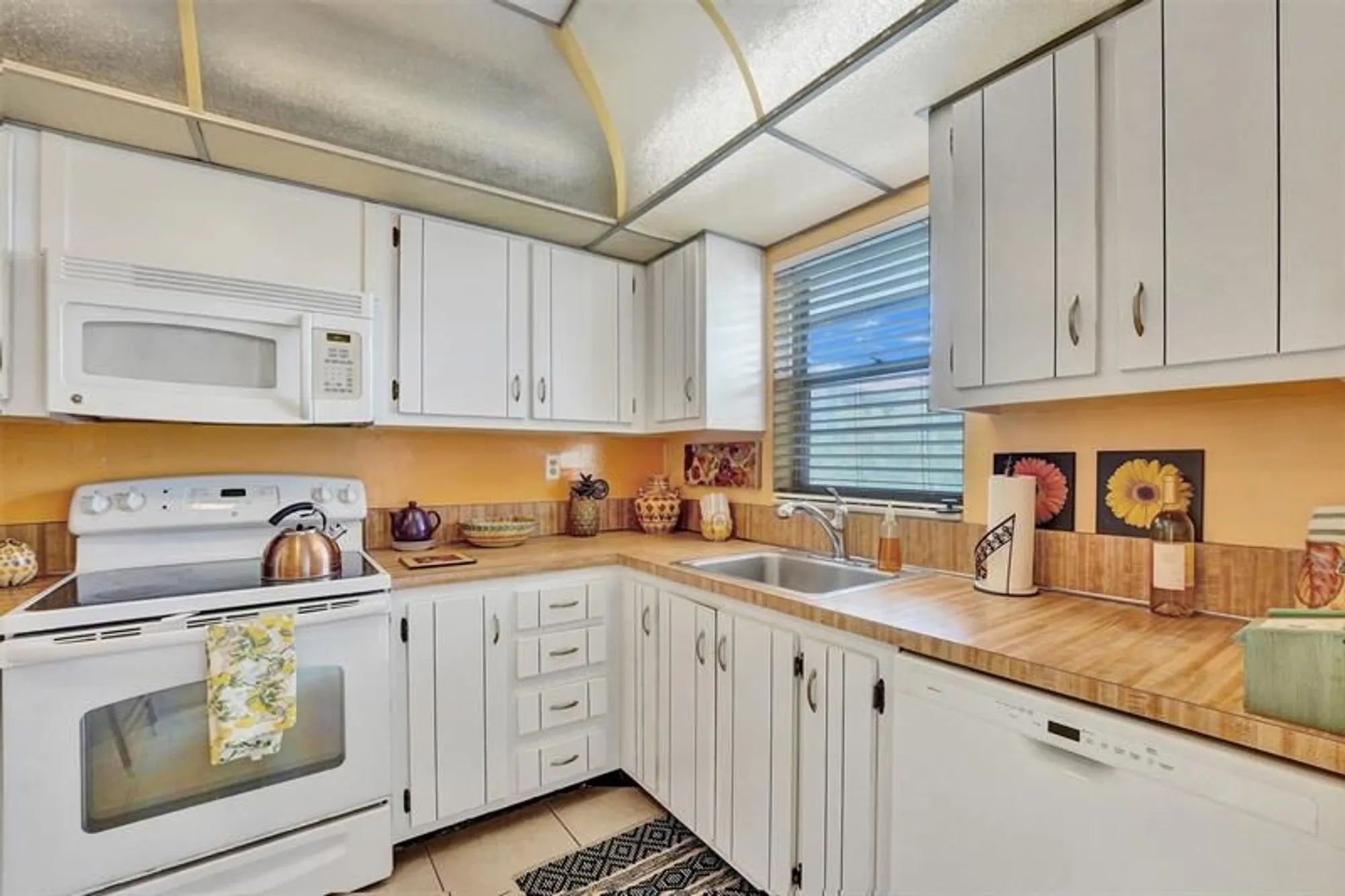 Property Slideshow image 24 of 34 | 5860 nw 44th st 509, Lauderhill, FL, 33319