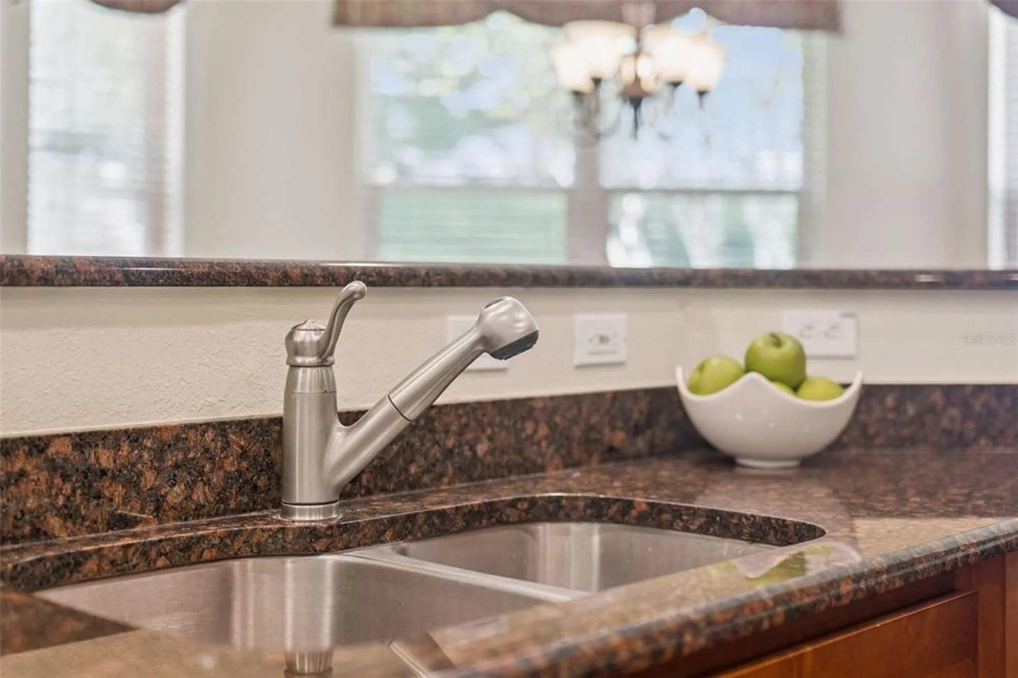 Property Slideshow image 12 of 48 | 1612 lincolnshire dr, Deland, FL, 32724