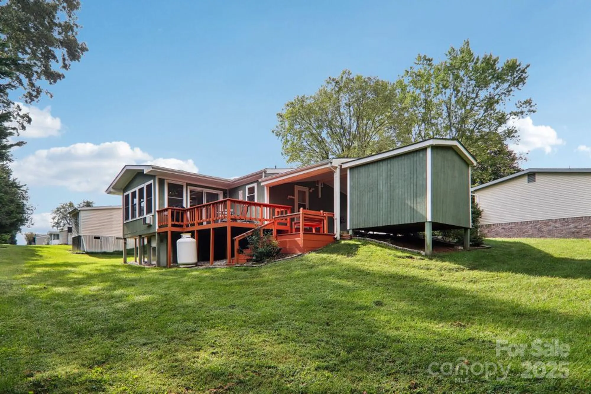 Property Slideshow image 37 of 47 | 226 cranbrook cir, Hendersonville, NC, 28792