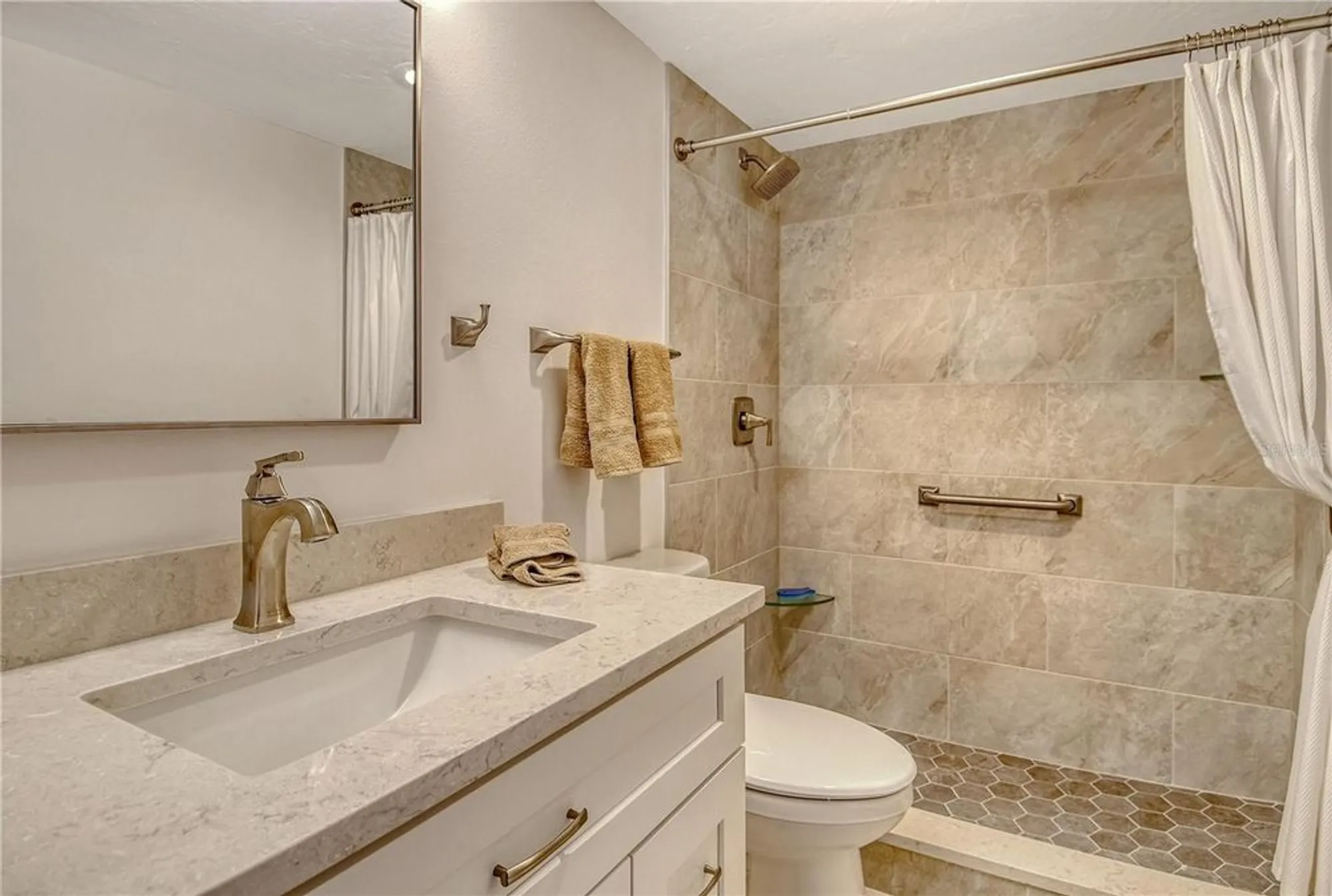 Property Slideshow image 30 of 62 | 1250 n portofino dr apt 208, Sarasota, FL, 34242