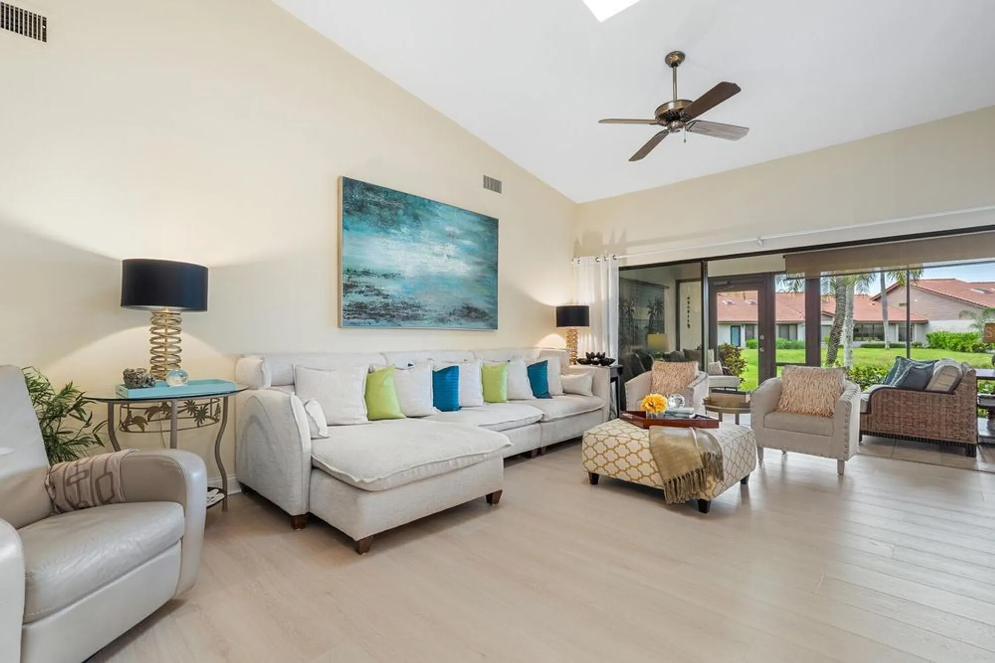 Property Slideshow image 6 of 49 | 4033 wilshire cir 139, Sarasota, FL, 34238