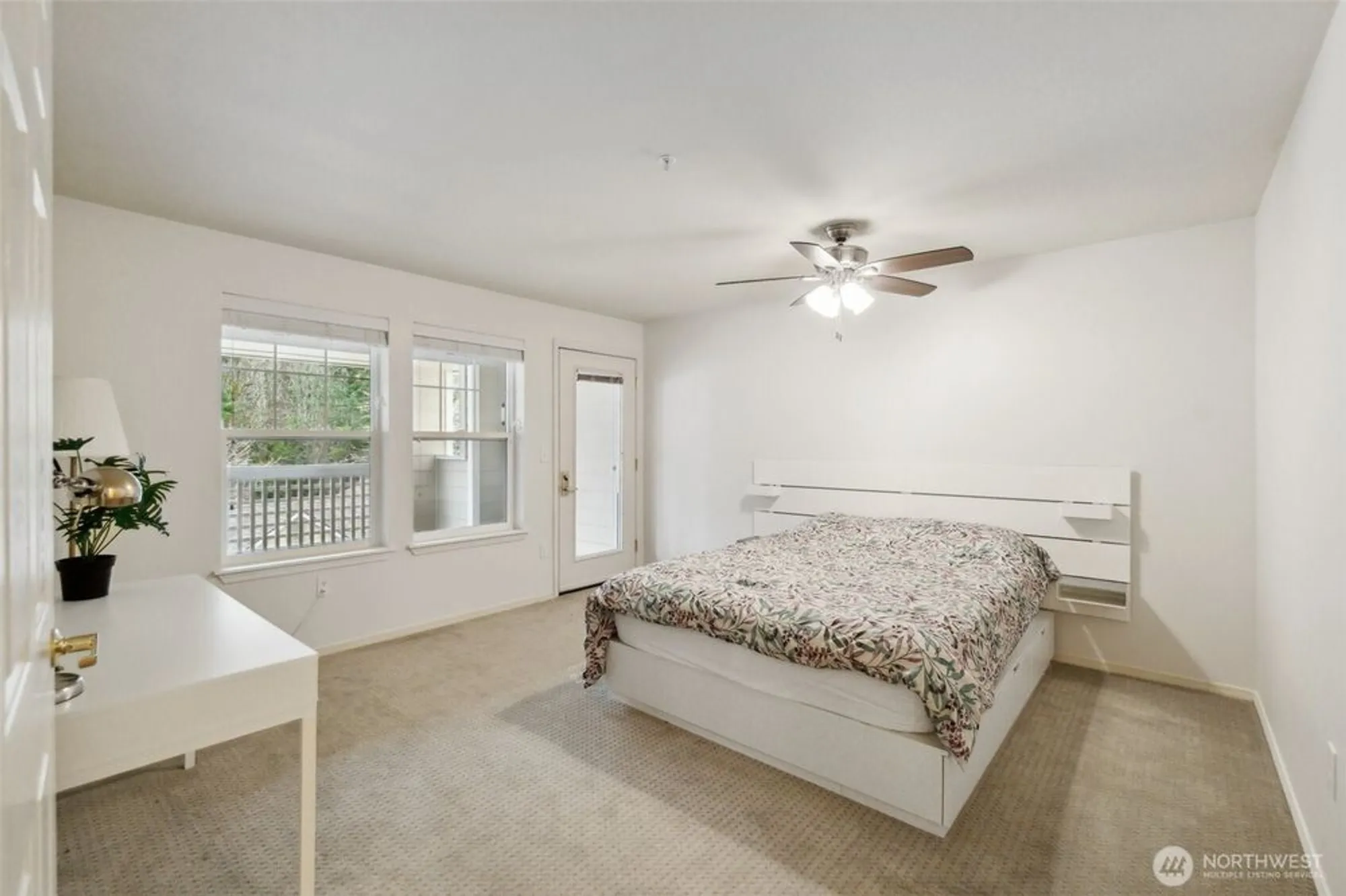 Property Slideshow image 12 of 40 | 4133 224th ln 302, Issaquah, WA, 98029