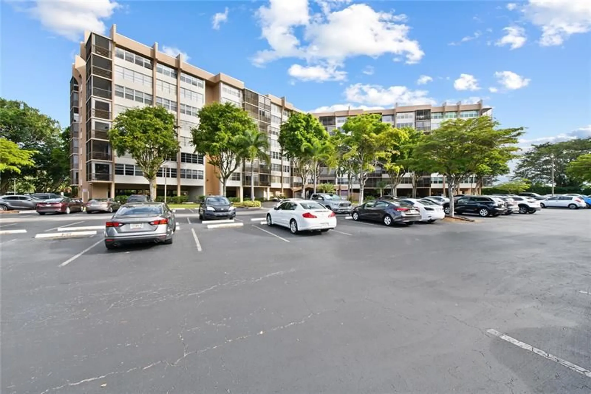Property Slideshow image 22 of 28 | 1400 saint charles pl 615, Pembroke Pines, FL, 33026