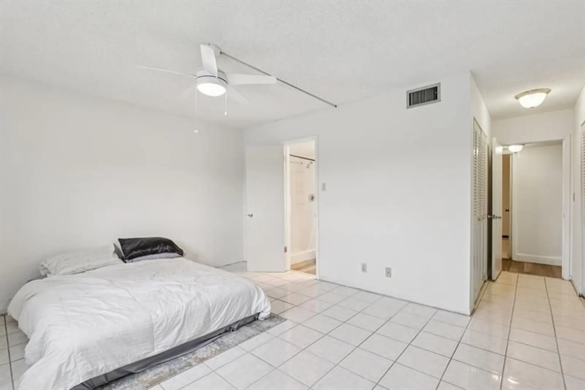 Property Slideshow image 20 of 39 | 1024 se 4th ave 204, Dania Beach, FL, 33004