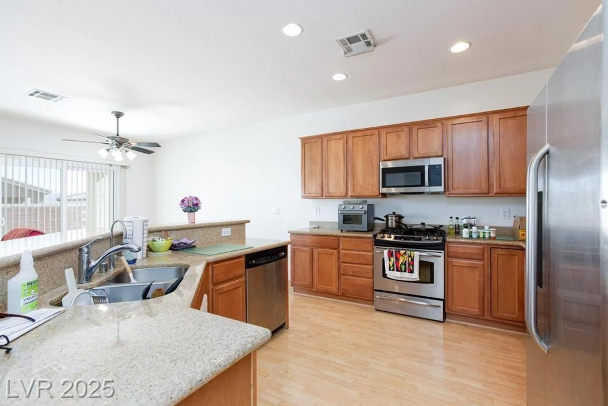 Property Slideshow image 20 of 33 | 7716 homing pigeon st, North Las Vegas, NV, 89084