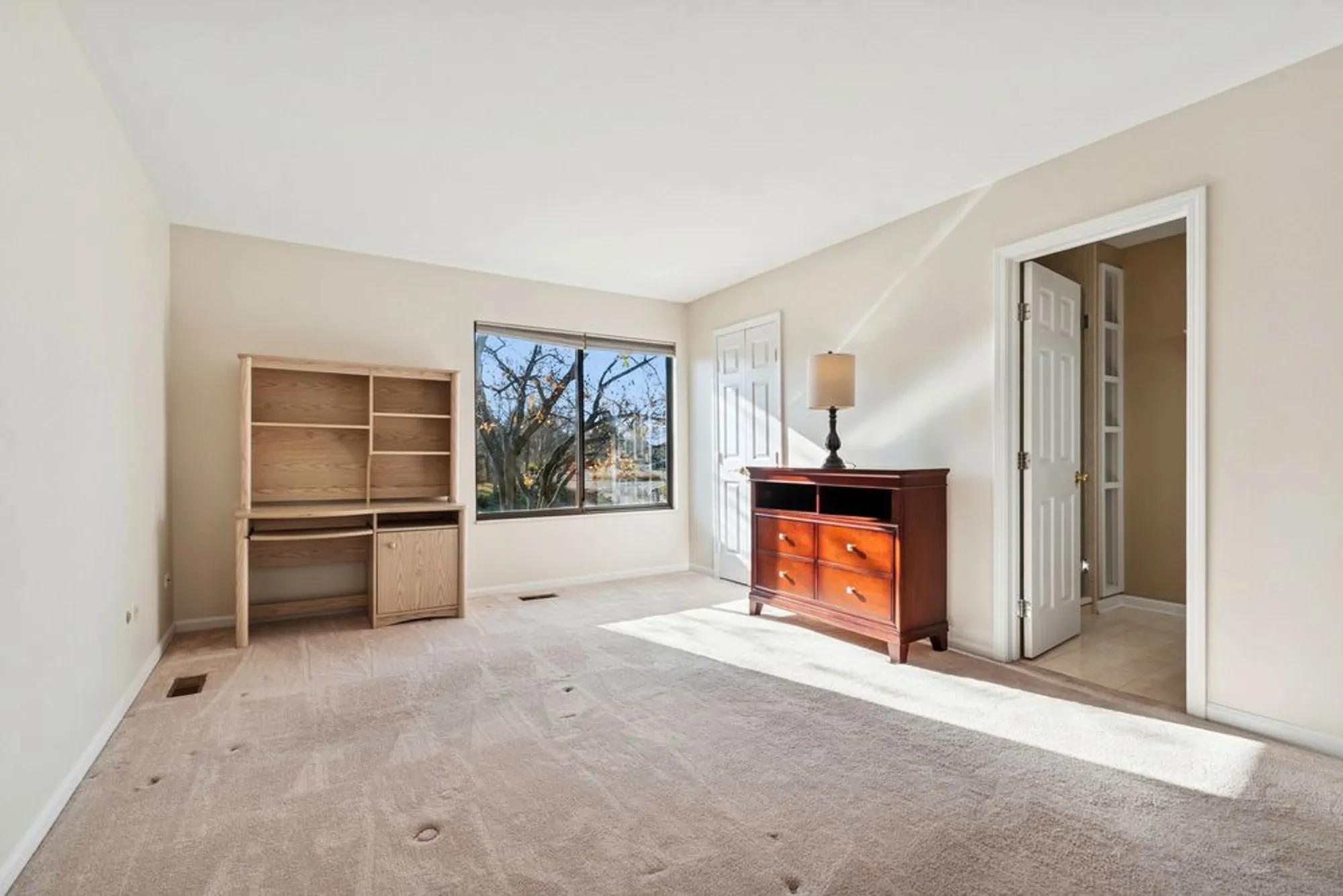 Property Slideshow image 21 of 45 | 33 shoreline rd b, Lake Barrington, IL, 60010