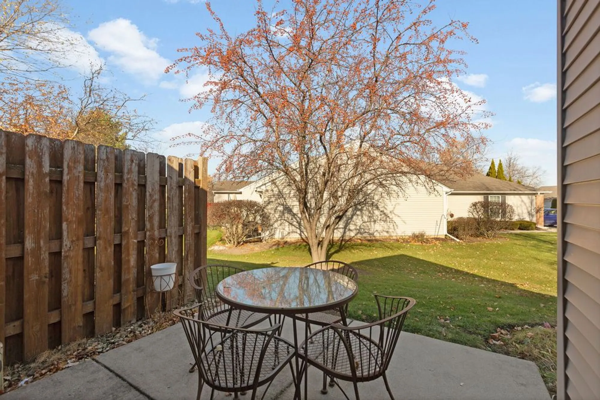 Property Slideshow image 15 of 16 | 94 w essington dr, Round Lake, IL, 60073