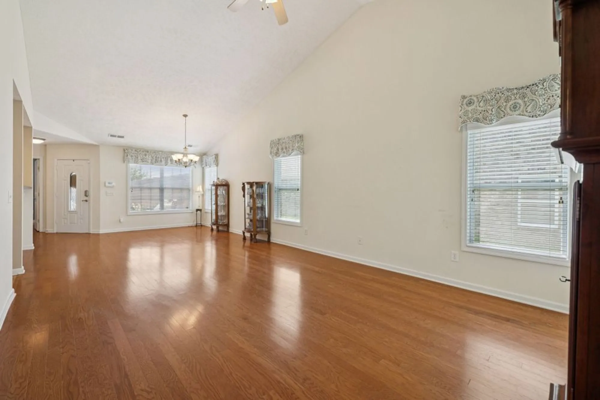 Property Slideshow image 12 of 47 | 145 plymouth dr, Lebanon, TN, 37087