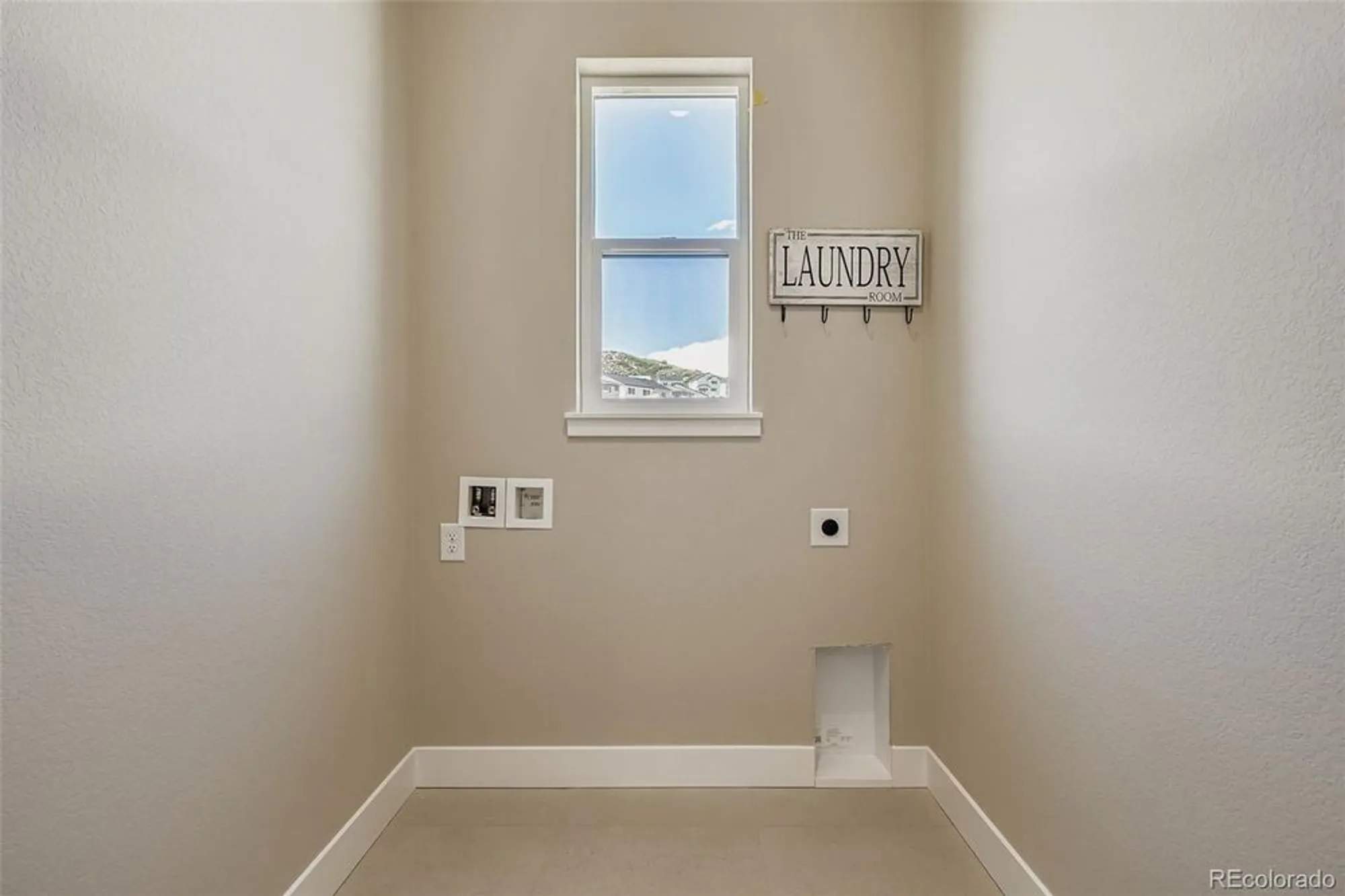 Property Slideshow image 23 of 36 | 2011 grayside cir, Castle Rock, CO, 80109