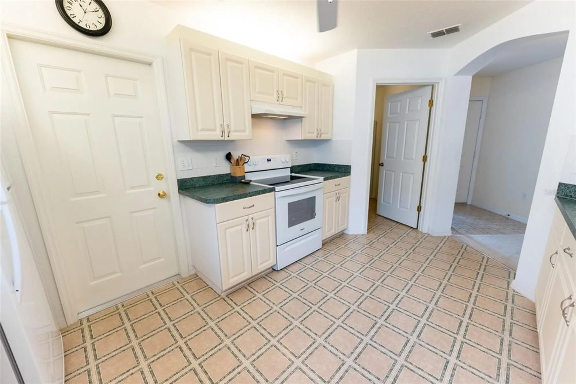 Property Slideshow image 12 of 49 | 8649 se 141st pl, Summerfield, FL, 34491