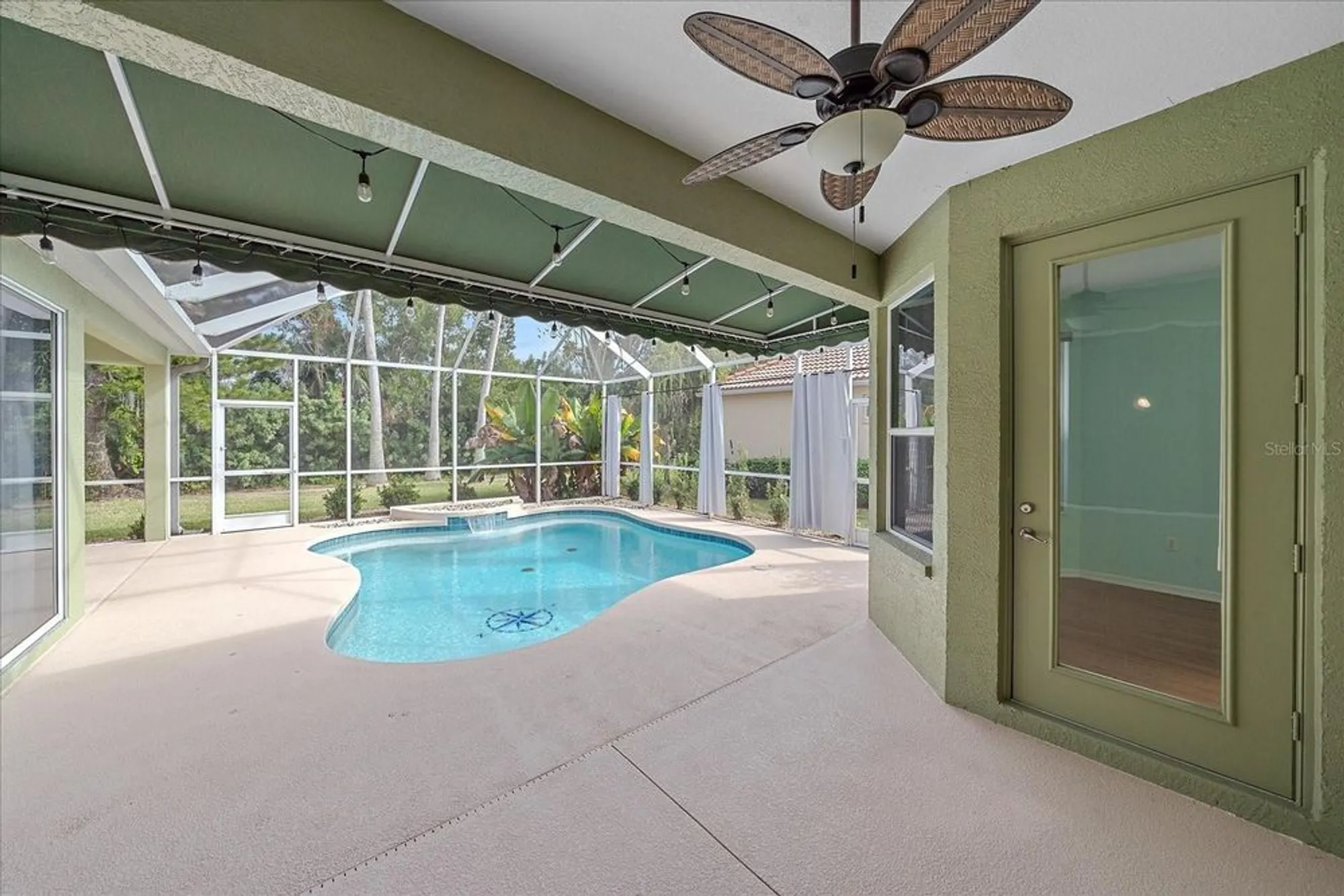 Property Slideshow image 28 of 43 | 6619 pinefeather ct, Bradenton, FL, 34203