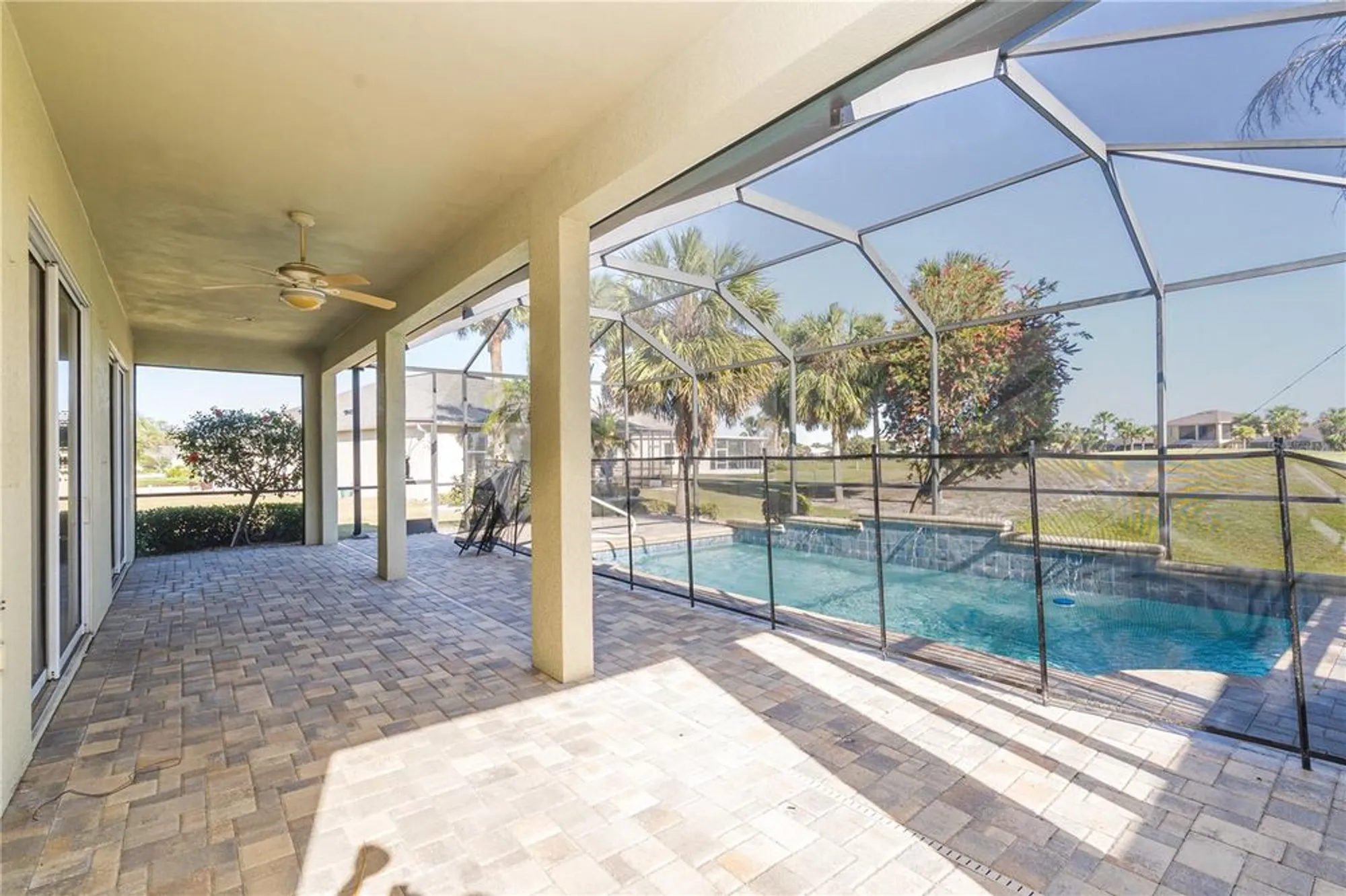 Property Slideshow image 10 of 48 | 1038 emerald dunes dr, Sun City Center, FL, 33573