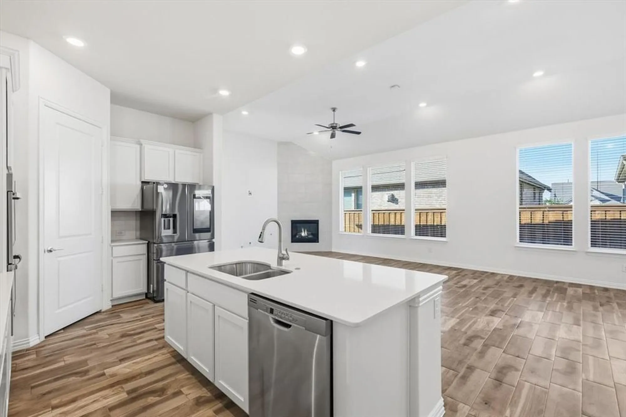 Property Slideshow image 16 of 40 | 4826 forest crest pkwy, Arlington, TX, 76005