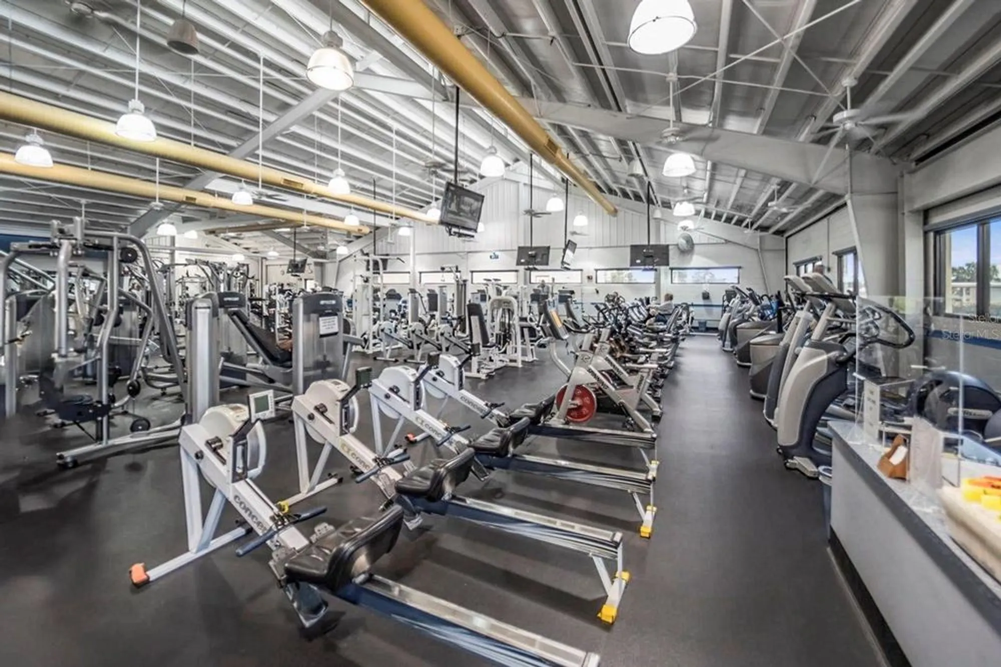 Property Slideshow image 34 of 71 | 718 chipper dr, Sun City Center, FL, 33573