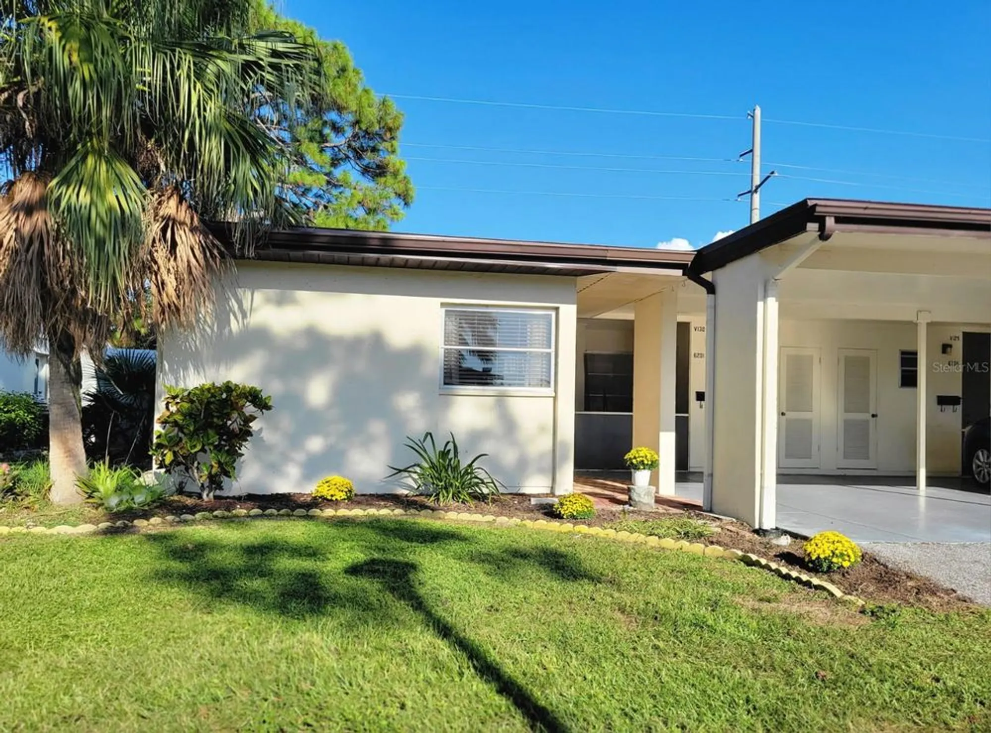 Property Slideshow image 1 of 37 | 6201 green view dr 130, Sarasota, FL, 34231
