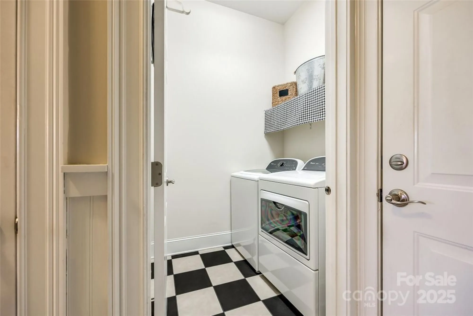 Property Slideshow image 15 of 45 | 15620 lake ridge rd, Charlotte, NC, 28278