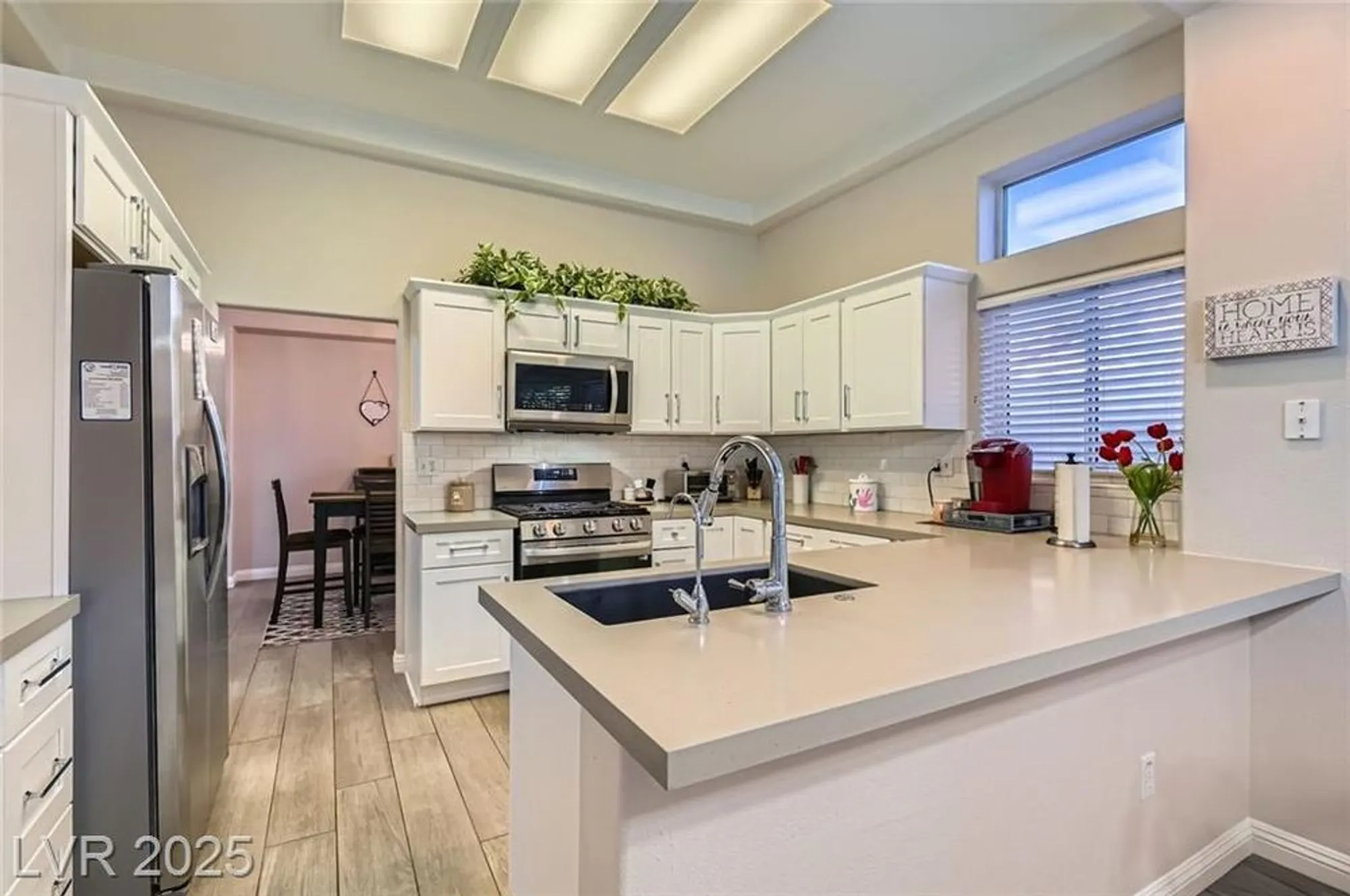 Property Slideshow image 7 of 36 | 10309 broom hill dr, Las Vegas, NV, 89134