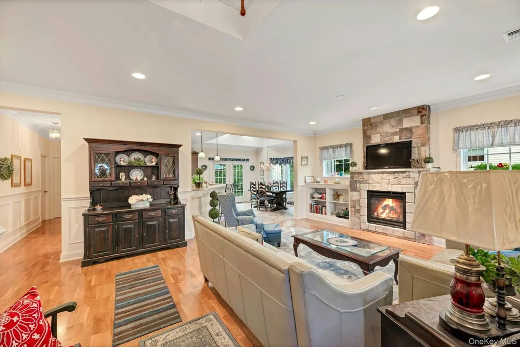 Property Slideshow image 12 of 24 | 159 stoneleigh dr, Riverhead, NY, 11901