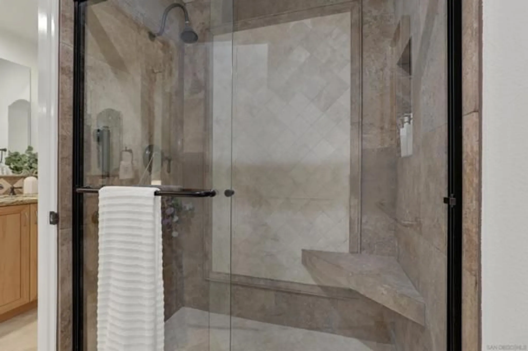 Property Slideshow image 23 of 50 | 17620 plaza ascope, San Diego, CA, 92128