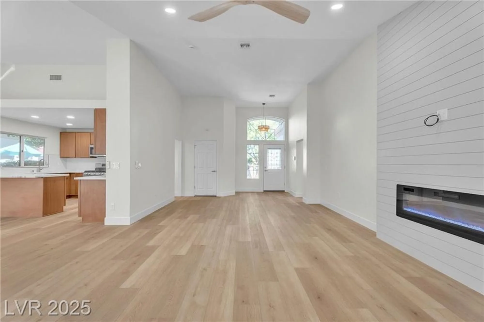 Property Slideshow image 18 of 61 | 8537 glenmount dr, Las Vegas, NV, 89134