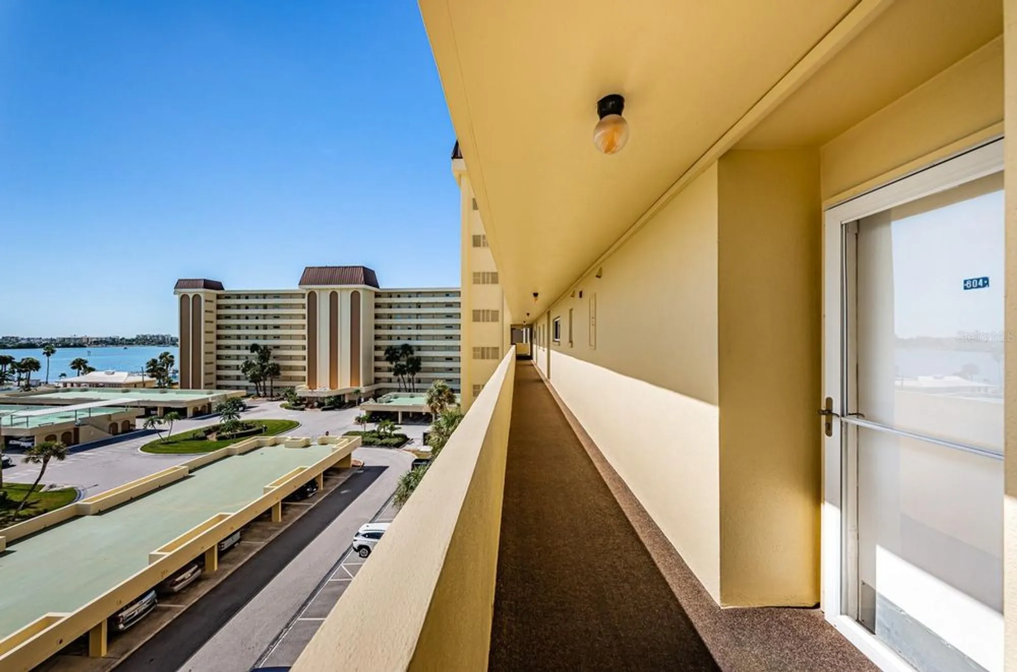 Property Slideshow image 2 of 54 | 4725 cove cir apt 604, Saint Petersburg, FL, 33708