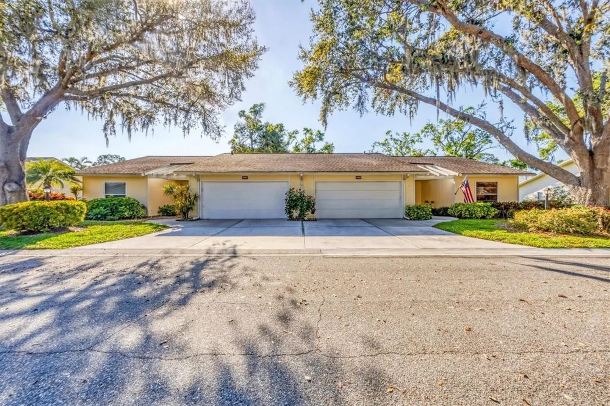 Property Slideshow image 2 of 29 | 4058 oakhurst dr 3174, Sarasota, FL, 34233