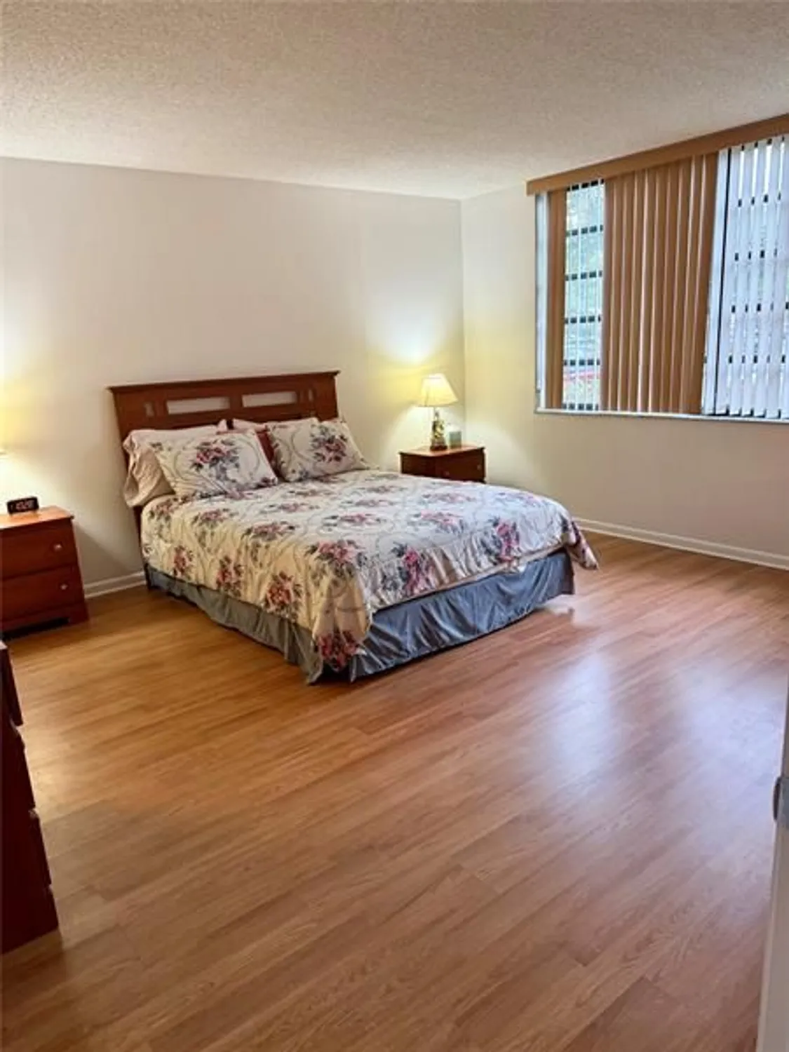Property Slideshow image 15 of 23 | 900 colony point cir 121, Pembroke Pines, FL, 33026