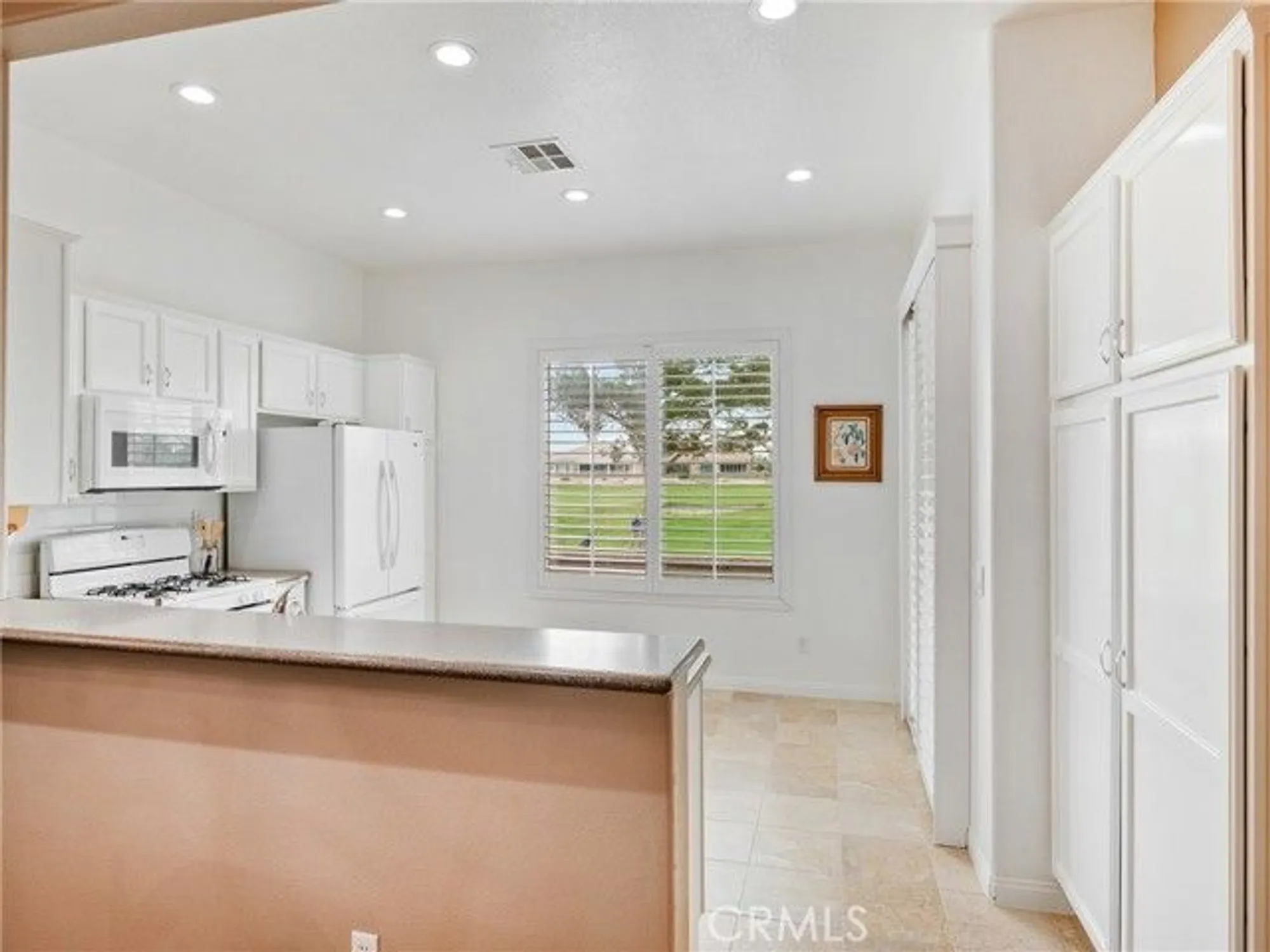 Property Slideshow image 18 of 36 | 10364 lakeshore dr, Apple Valley, CA, 92308