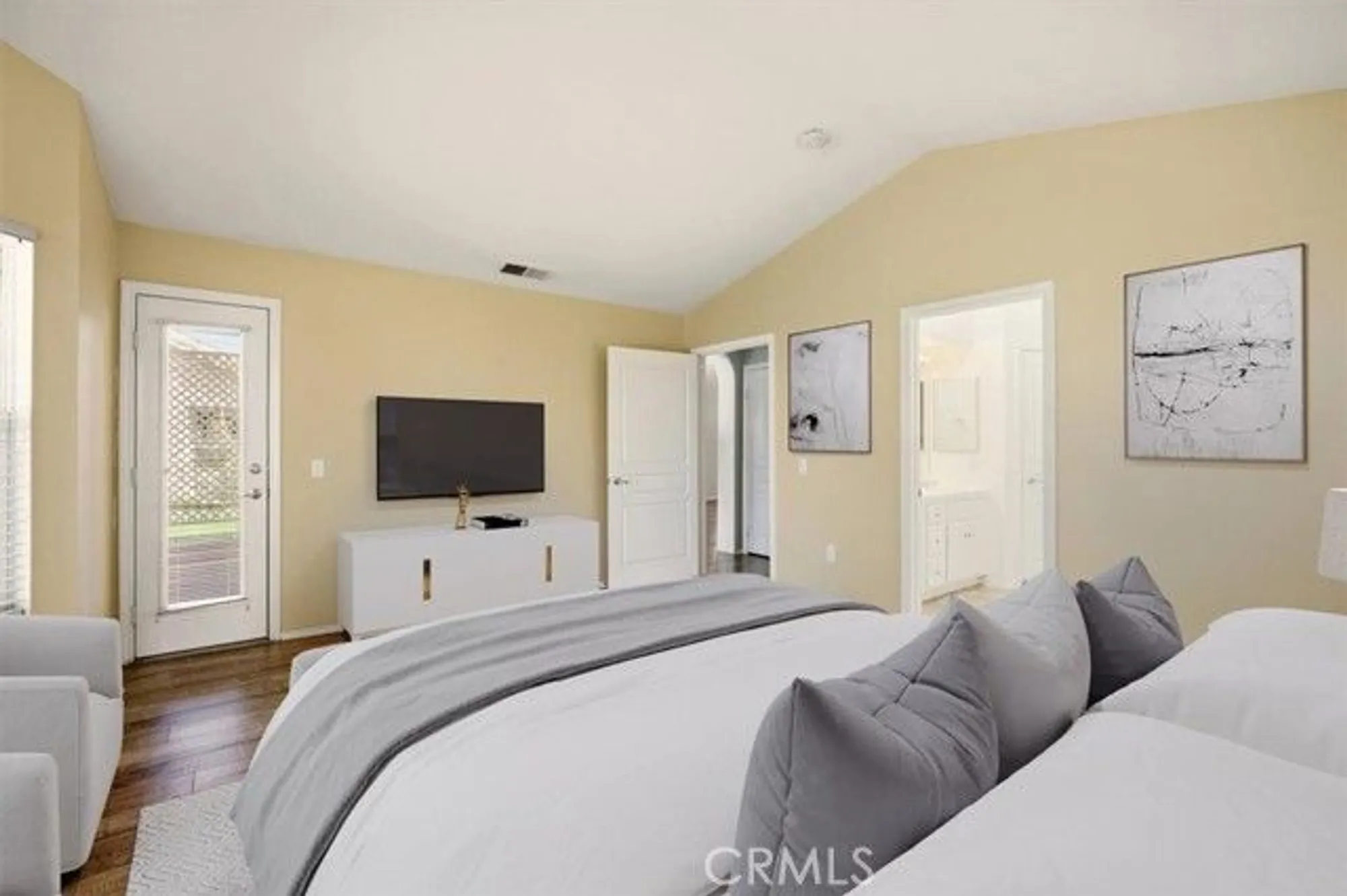 Property Slideshow image 21 of 36 | 19146 oak st, Apple Valley, CA, 92308