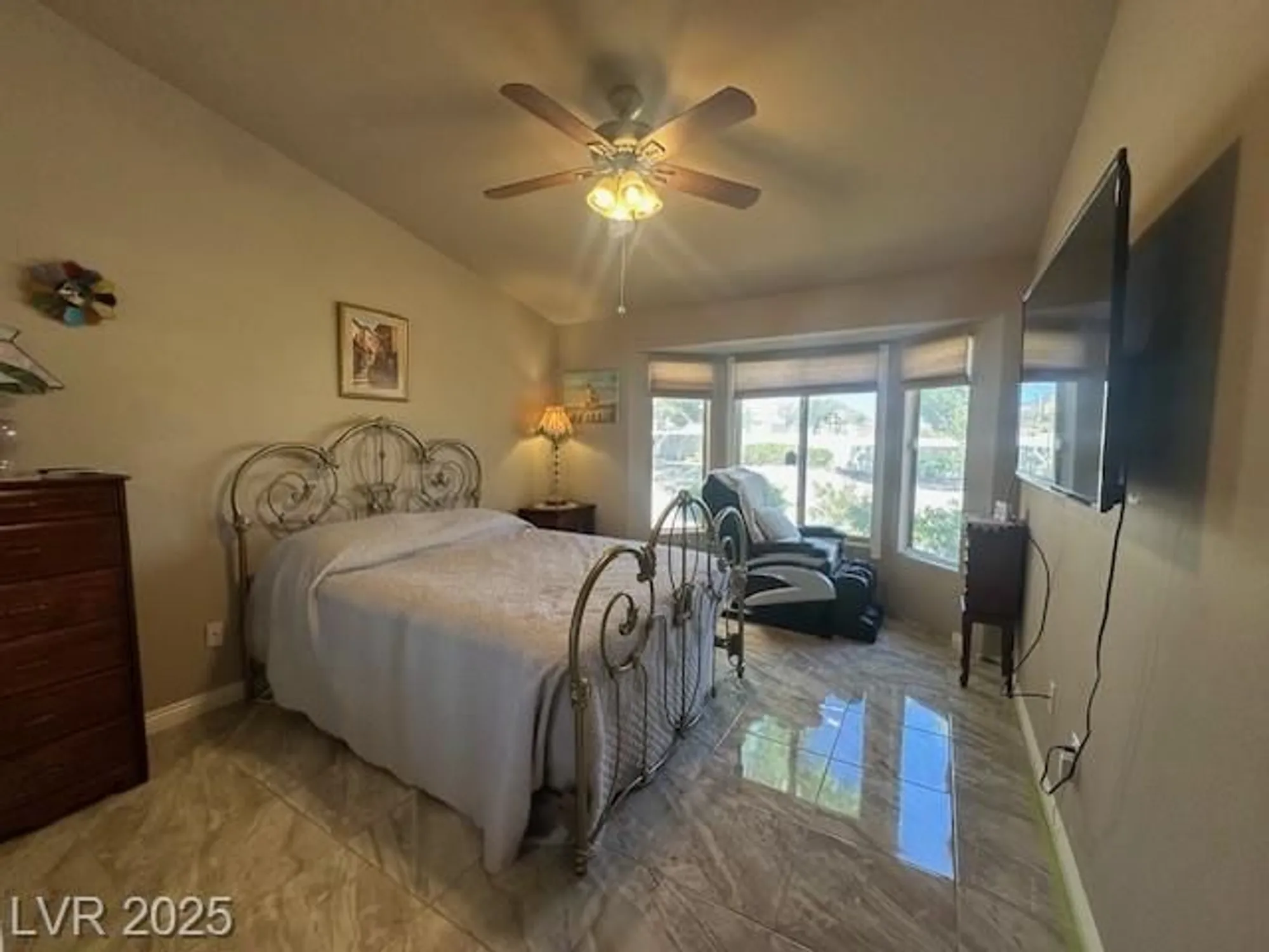 Property Slideshow image 9 of 12 | 9816 villa ridge dr, Las Vegas, NV, 89134