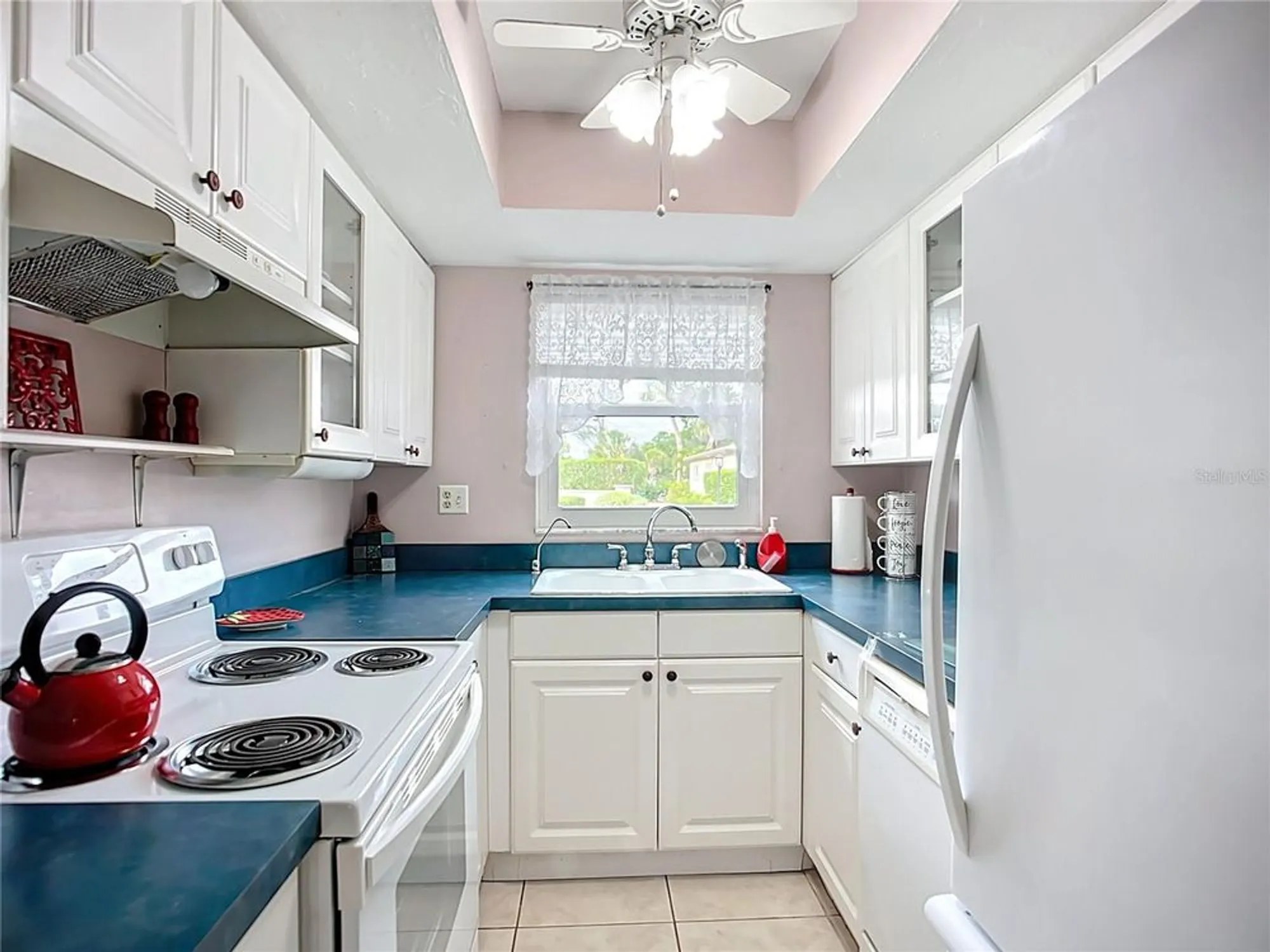 Property Slideshow image 6 of 26 | 2802 swifton dr v102, Sarasota, FL, 34231