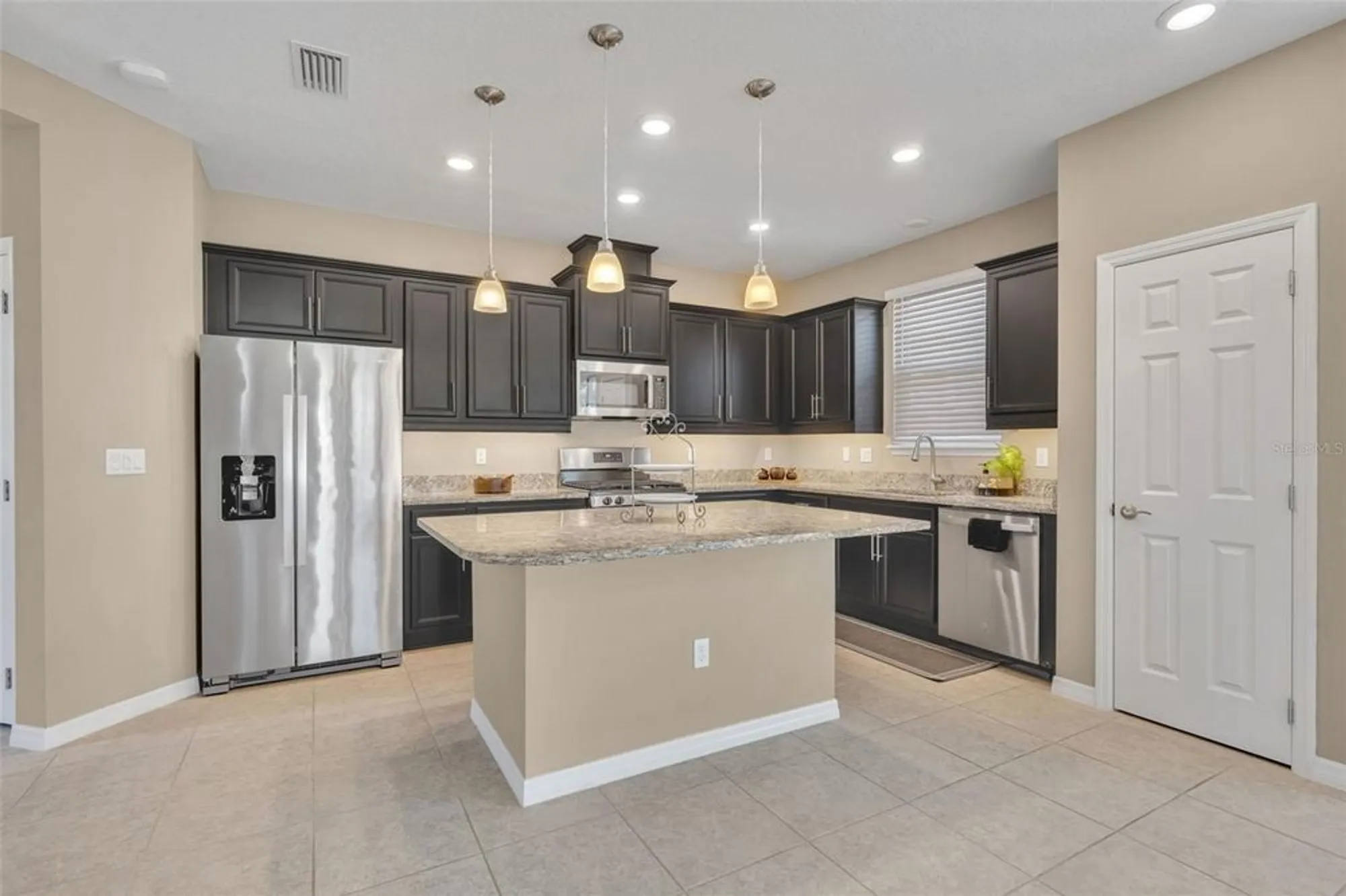 Property Slideshow image 10 of 64 | 397 alcove dr, Groveland, FL, 34736