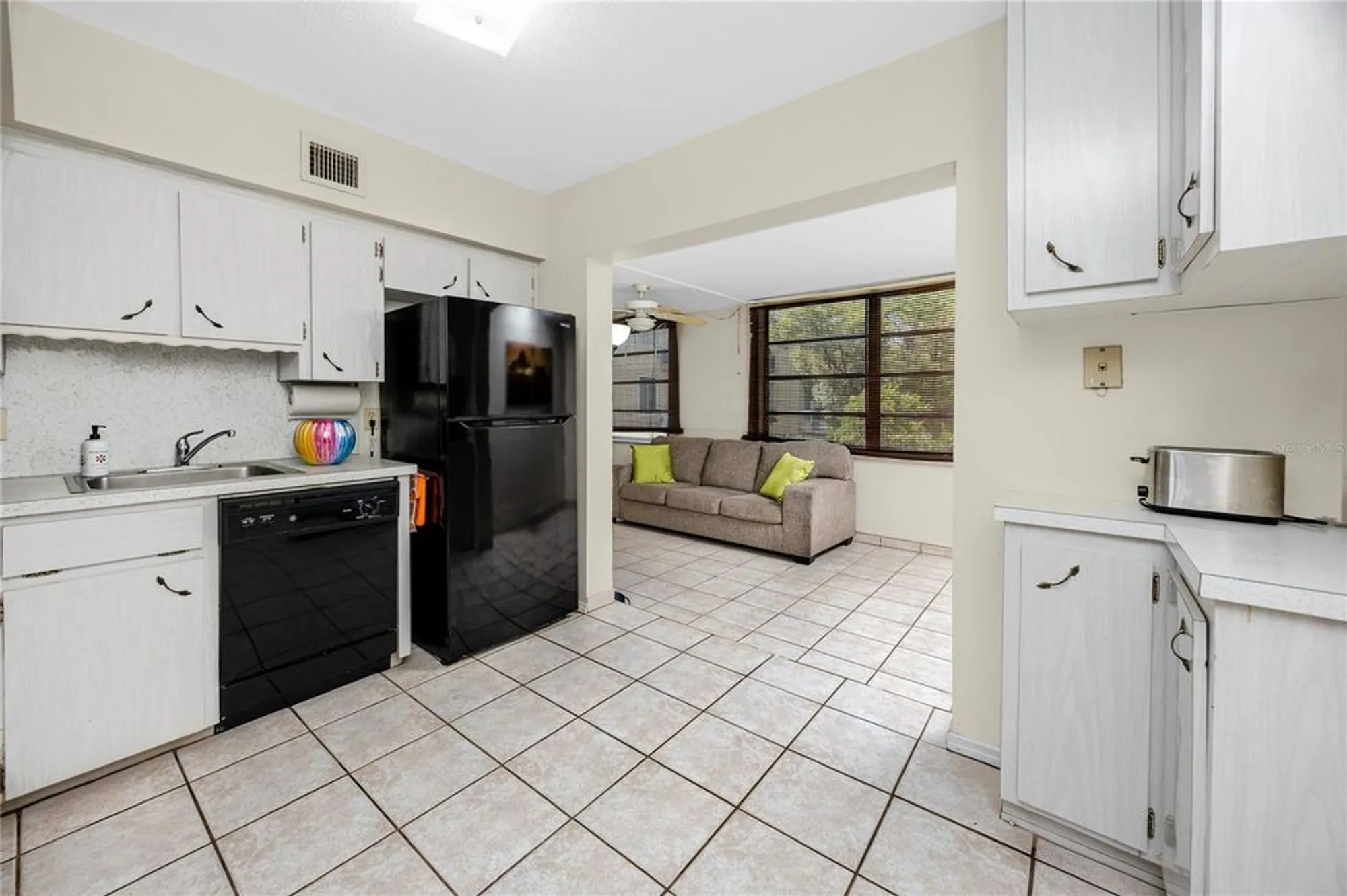 Property Slideshow image 12 of 42 | 2463 brazilia dr apt 39, Clearwater, FL, 33763