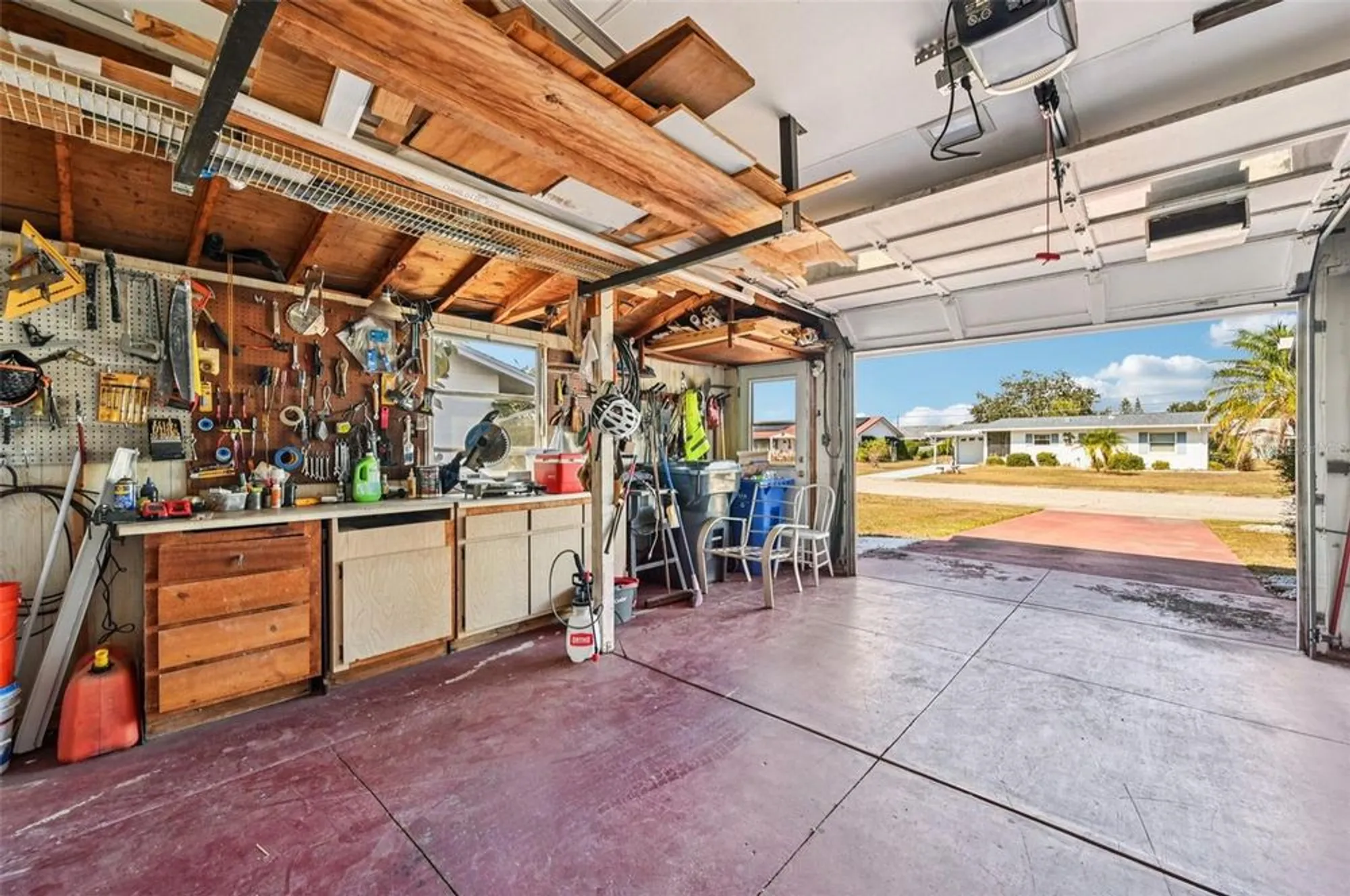 Property Slideshow image 23 of 48 | 722 tam o shanter ave, Sun City Center, FL, 33573