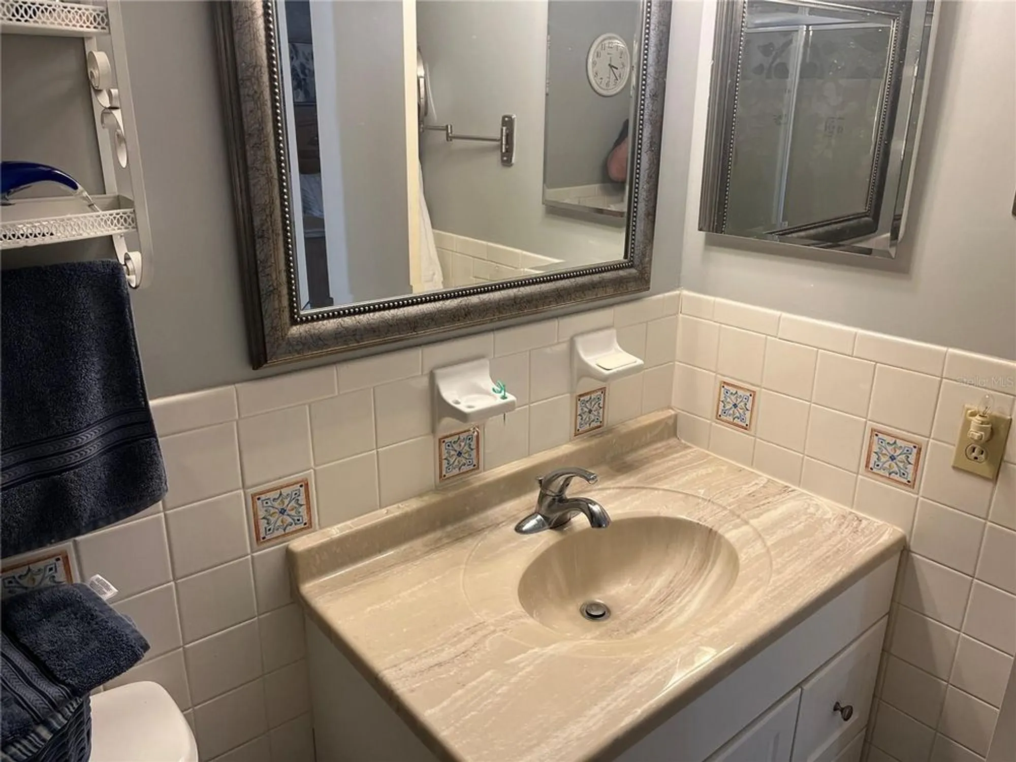 Property Slideshow image 10 of 41 | 2462 brazilia dr 22, Clearwater, FL, 33763