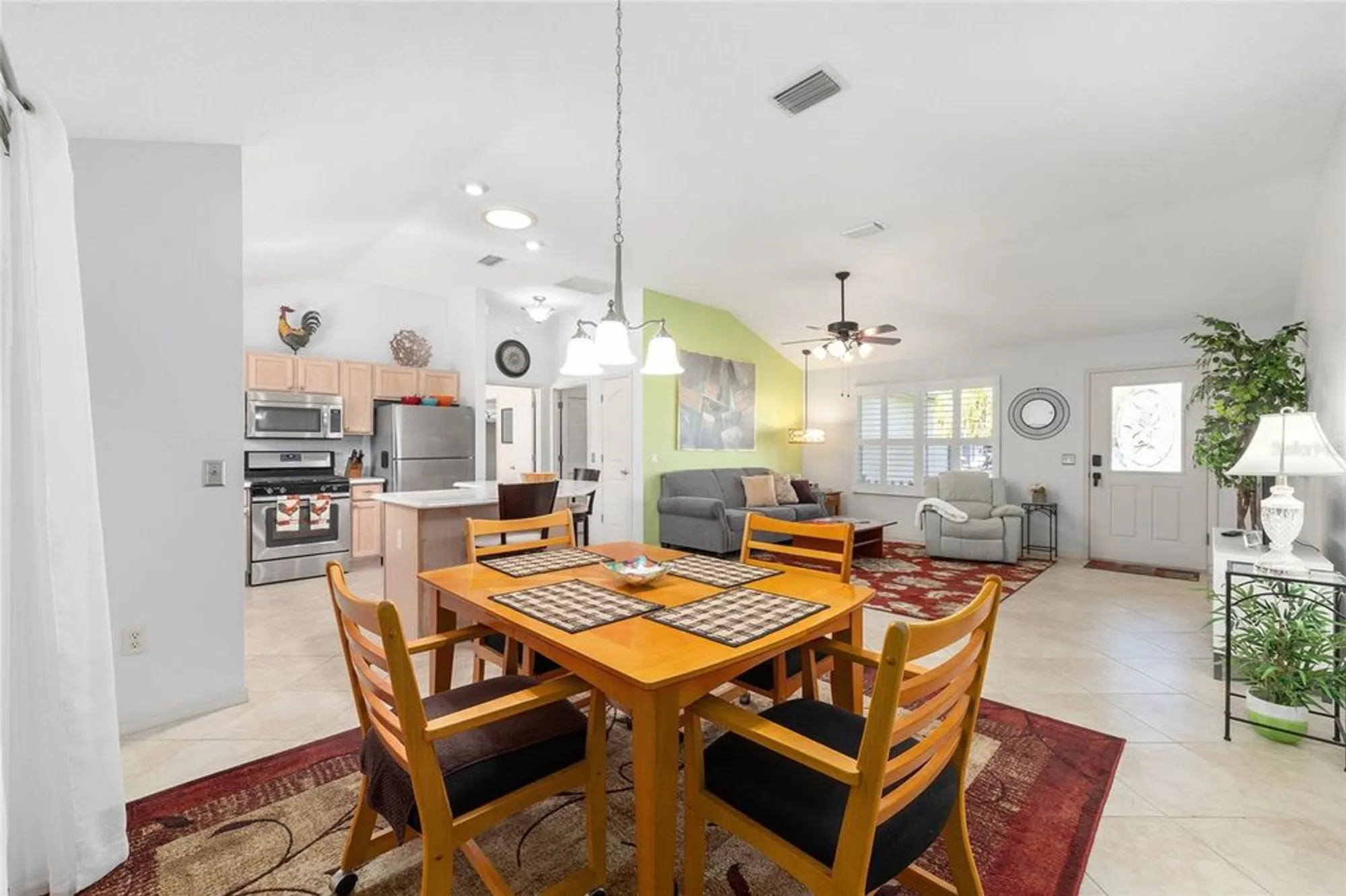 Property Slideshow image 13 of 37 | 3024 burbank ln, The Villages, FL, 32162