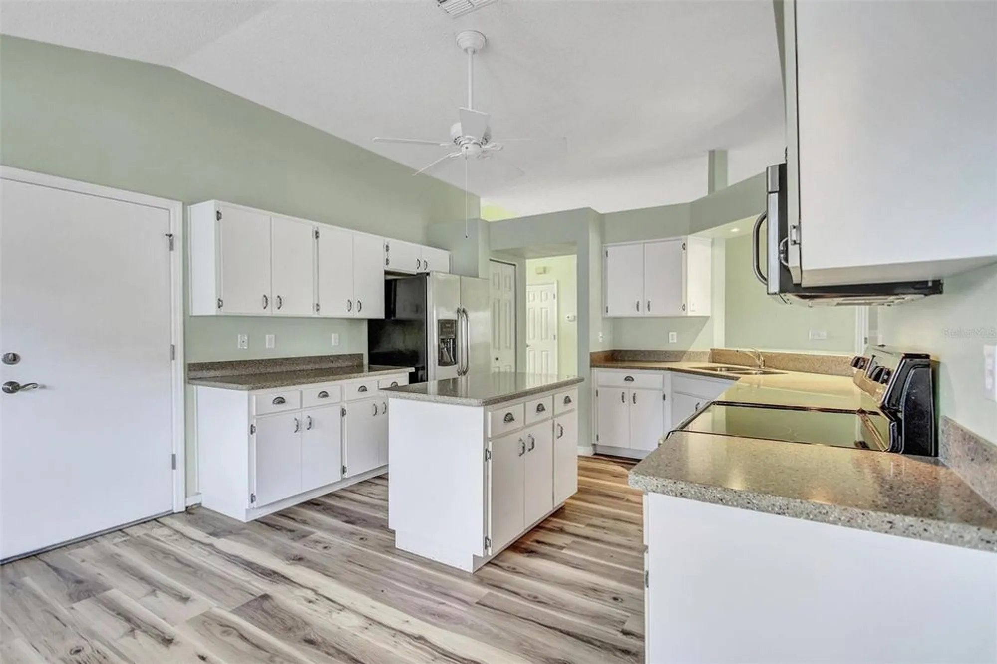 Property Slideshow image 13 of 48 | 811 staffordshire ln 32, Sun City Center, FL, 33573