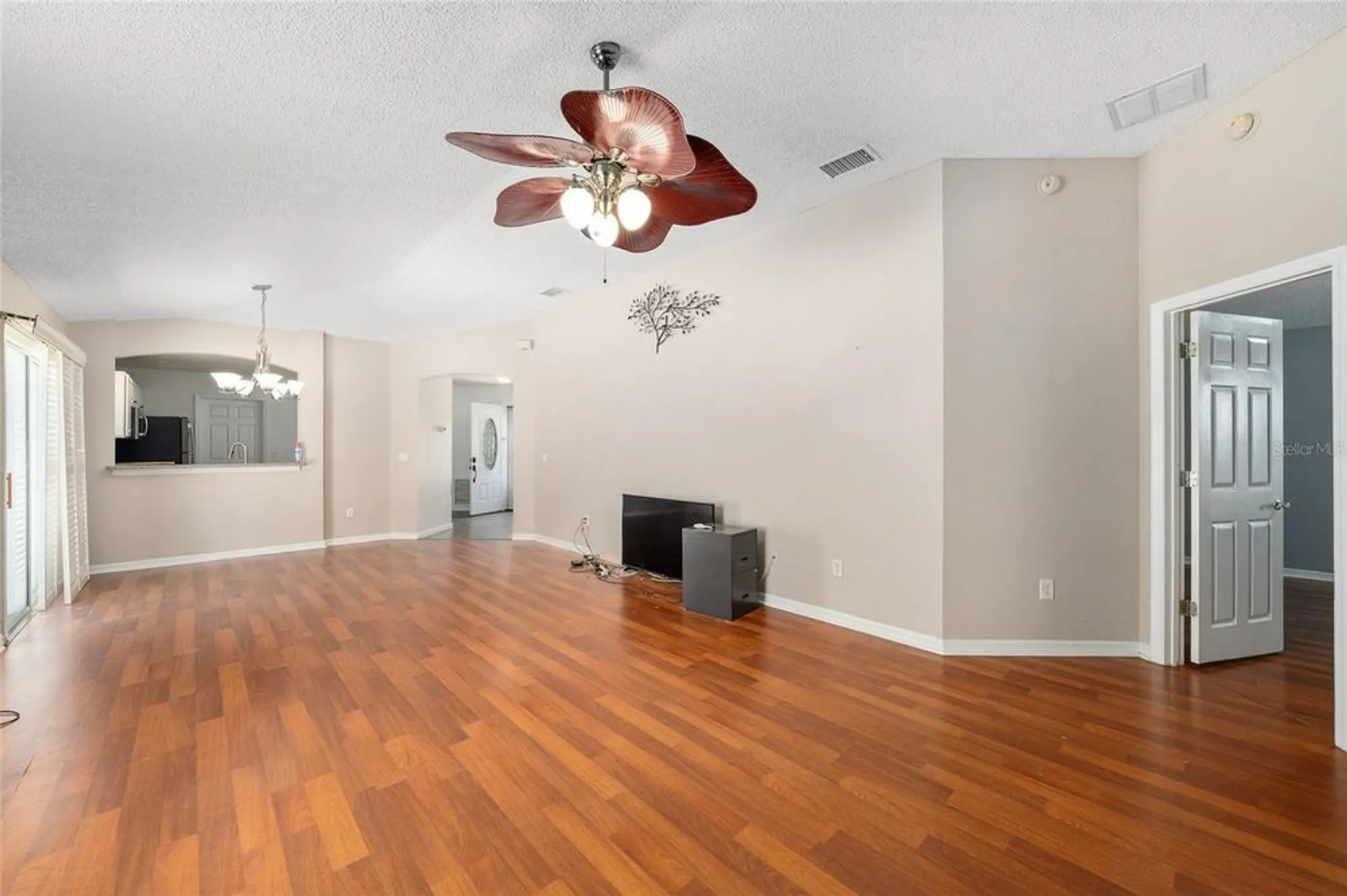 Property Slideshow image 13 of 28 | 1410 natalie ln, The Villages, FL, 32162