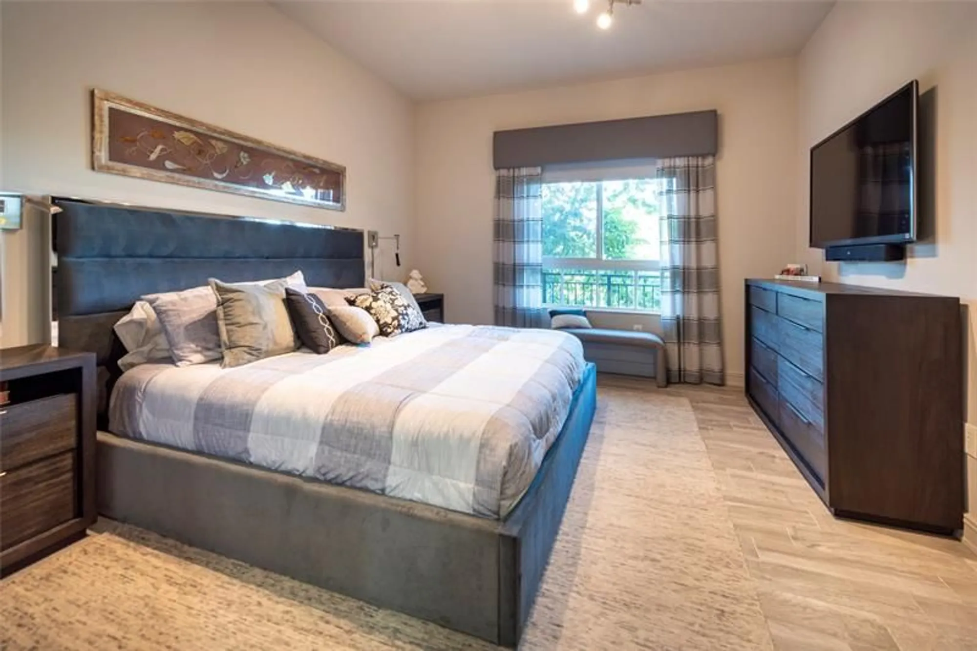 Property Slideshow image 13 of 32 | 16102 emerald estates dr 207, Weston, FL, 33331