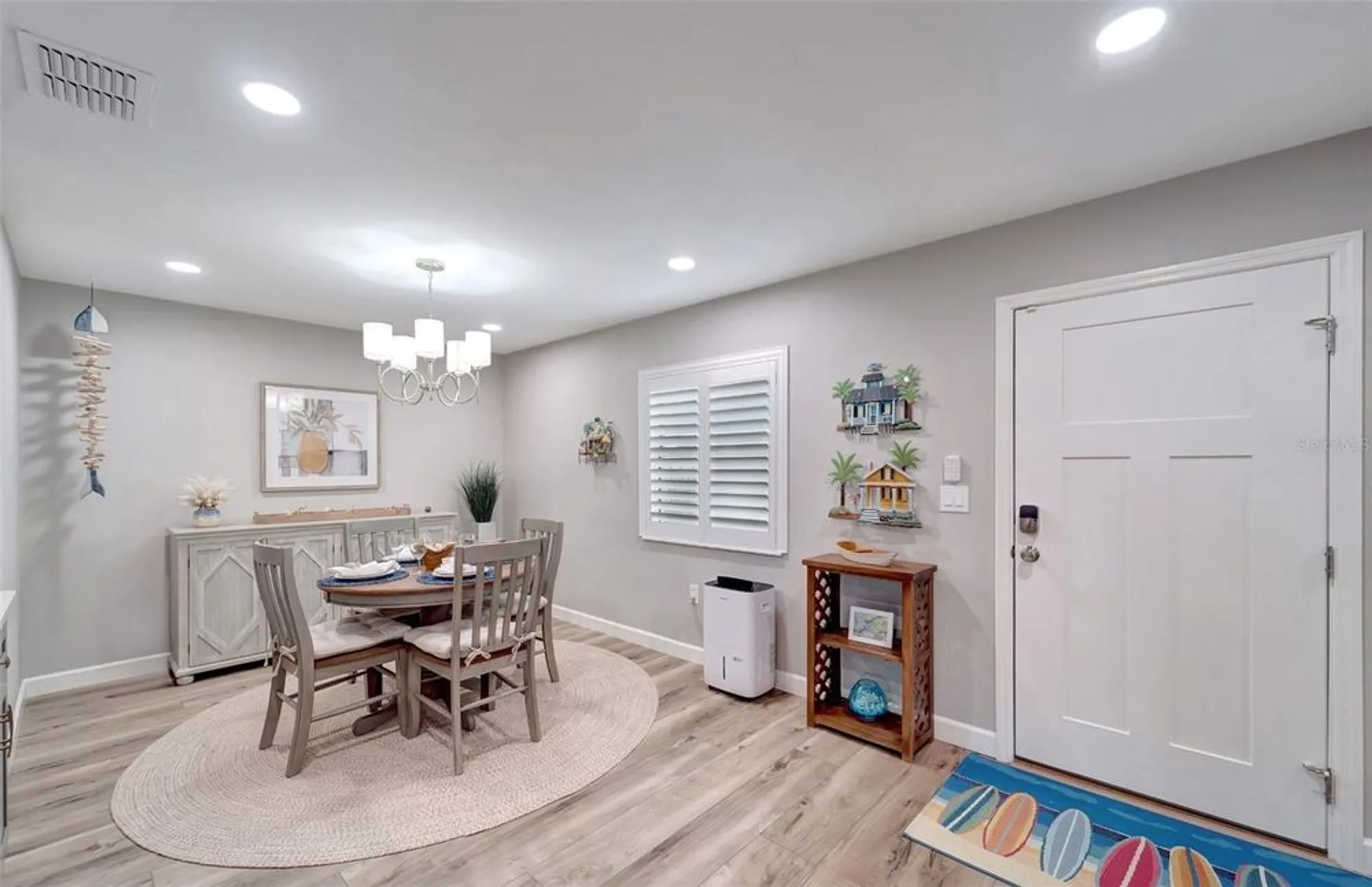 Property Slideshow image 4 of 36 | 3546 auburn ct 240, Sarasota, FL, 34231