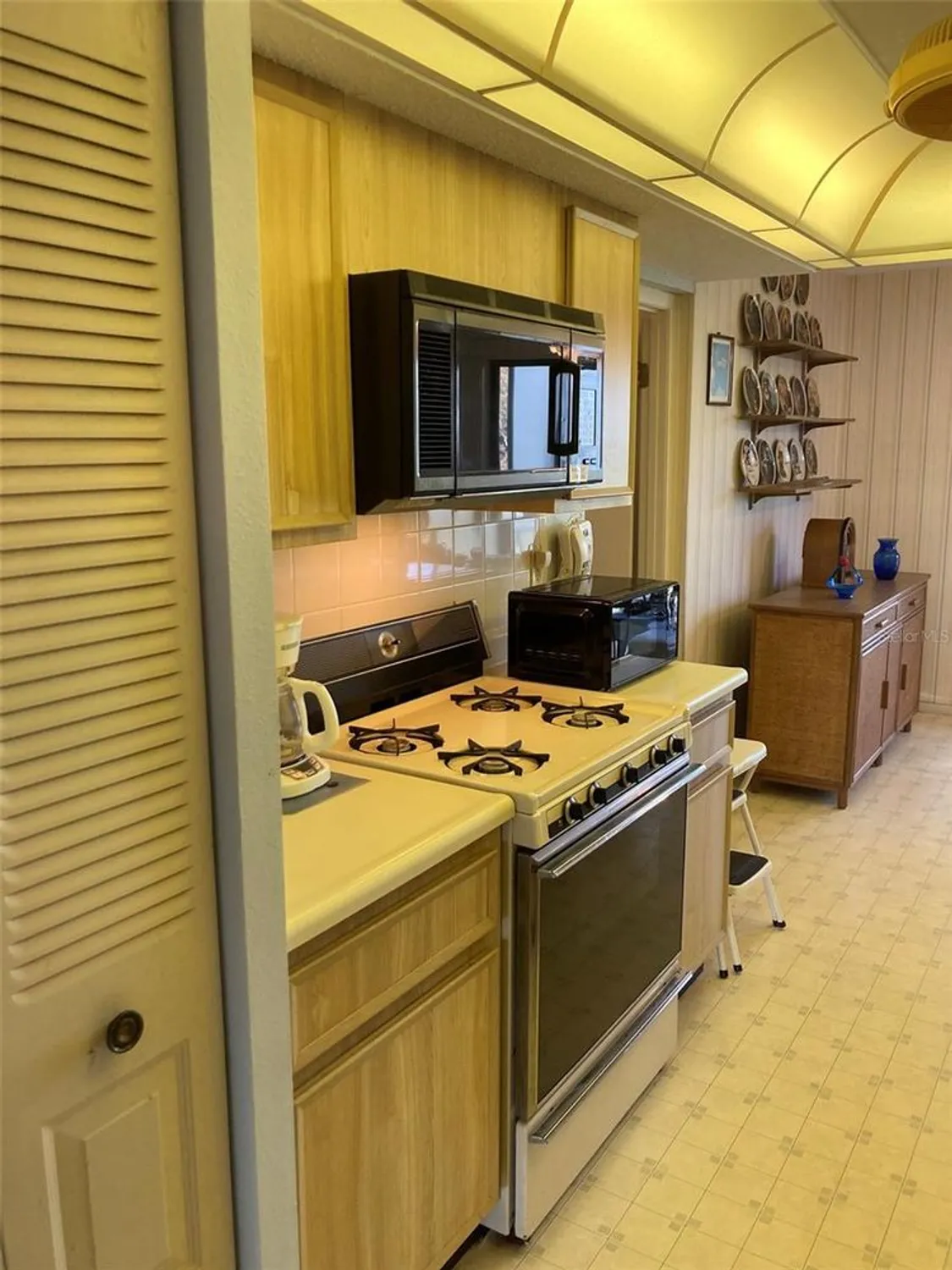 Property Slideshow image 6 of 50 | 8174 terrace garden dr n unit 307, St Petersburg, FL, 33709