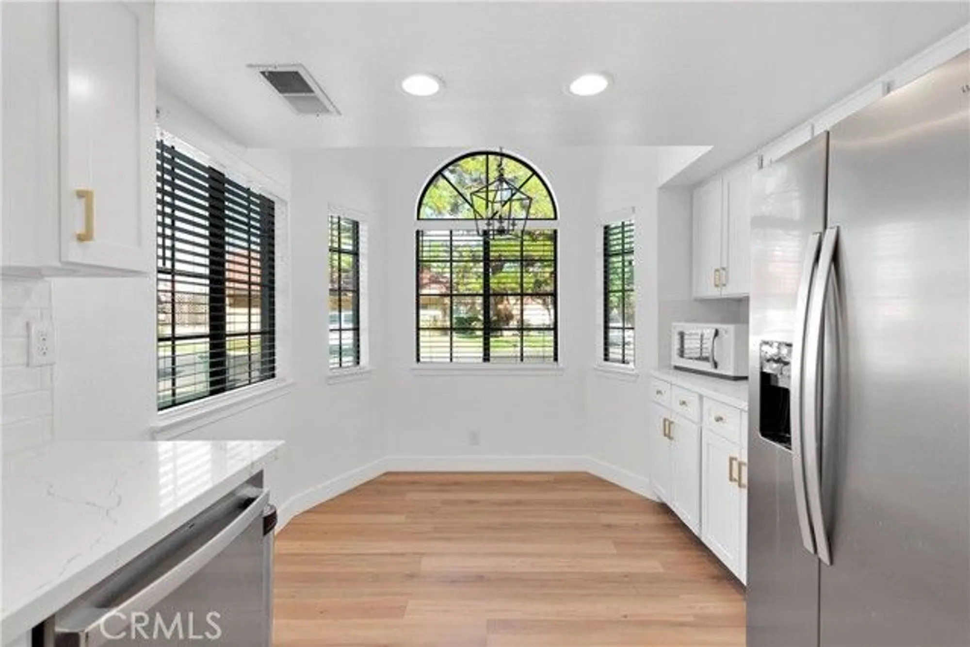 Property Slideshow image 11 of 27 | 11722 oak st, Apple Valley, CA, 92308