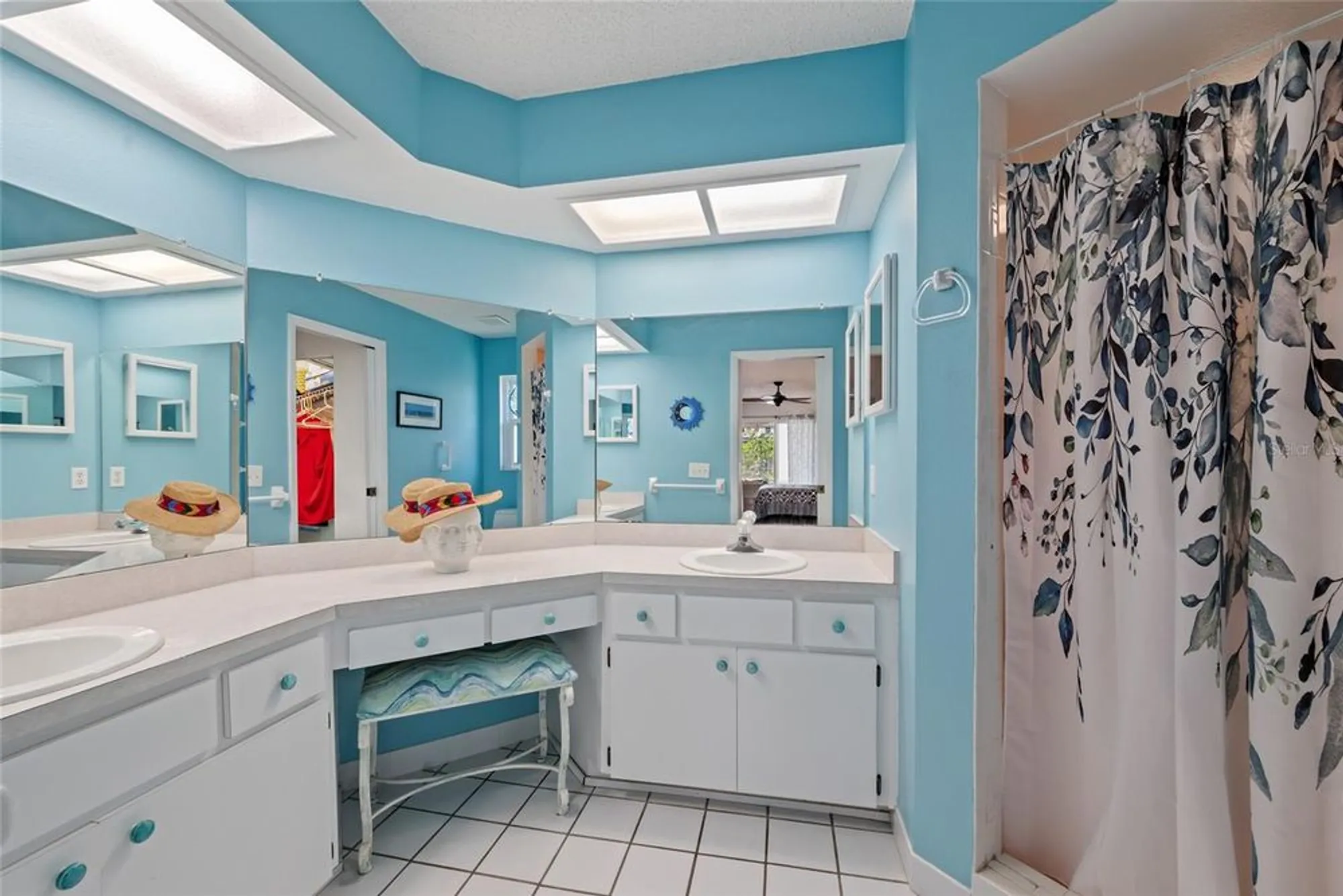 Property Slideshow image 17 of 50 | 3948 tarpon pointe cir, Palm Harbor, FL, 34684
