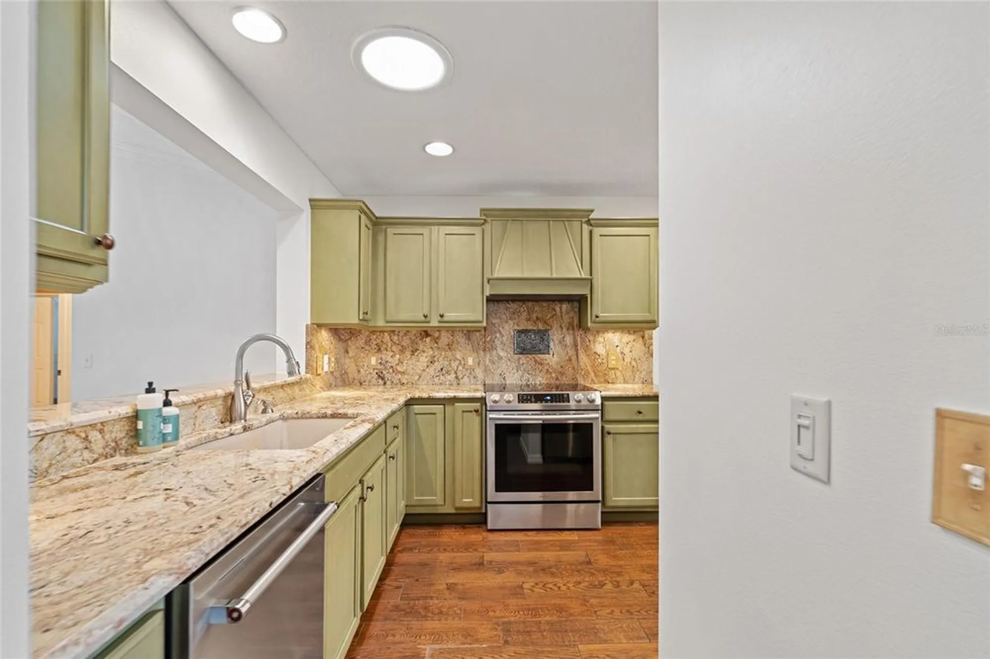Property Slideshow image 11 of 34 | 1110 salido ave # 20, Lady Lake, FL, 32159