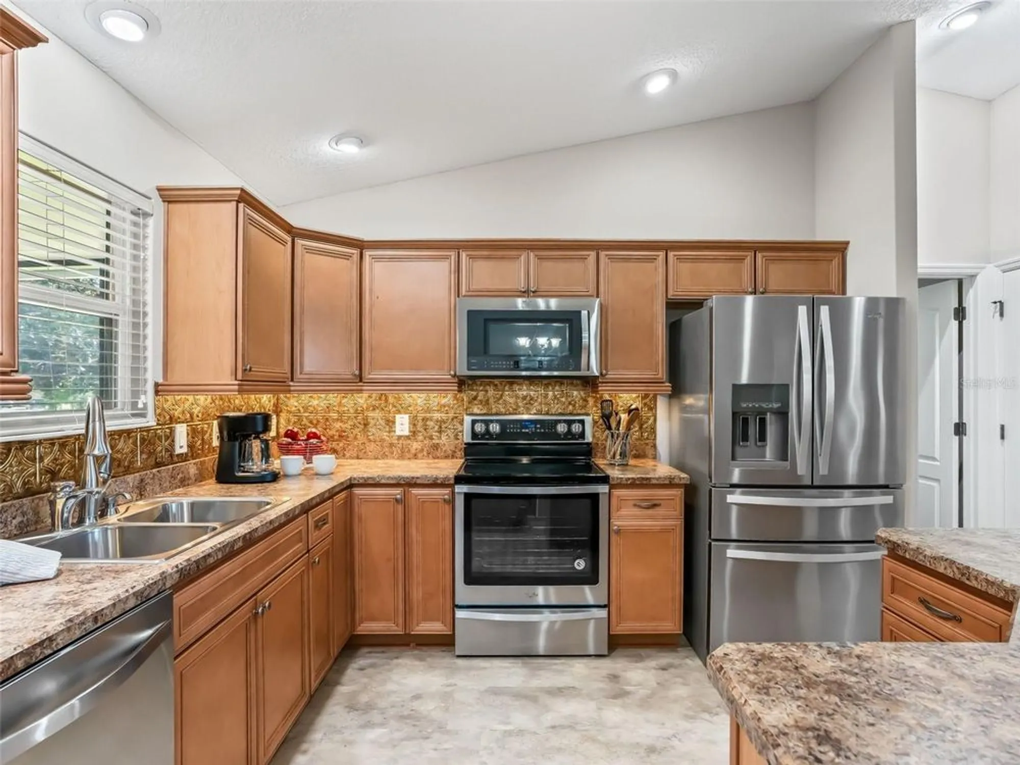 Property Slideshow image 5 of 37 | 828 silver oak ave, Lady Lake, FL, 32159