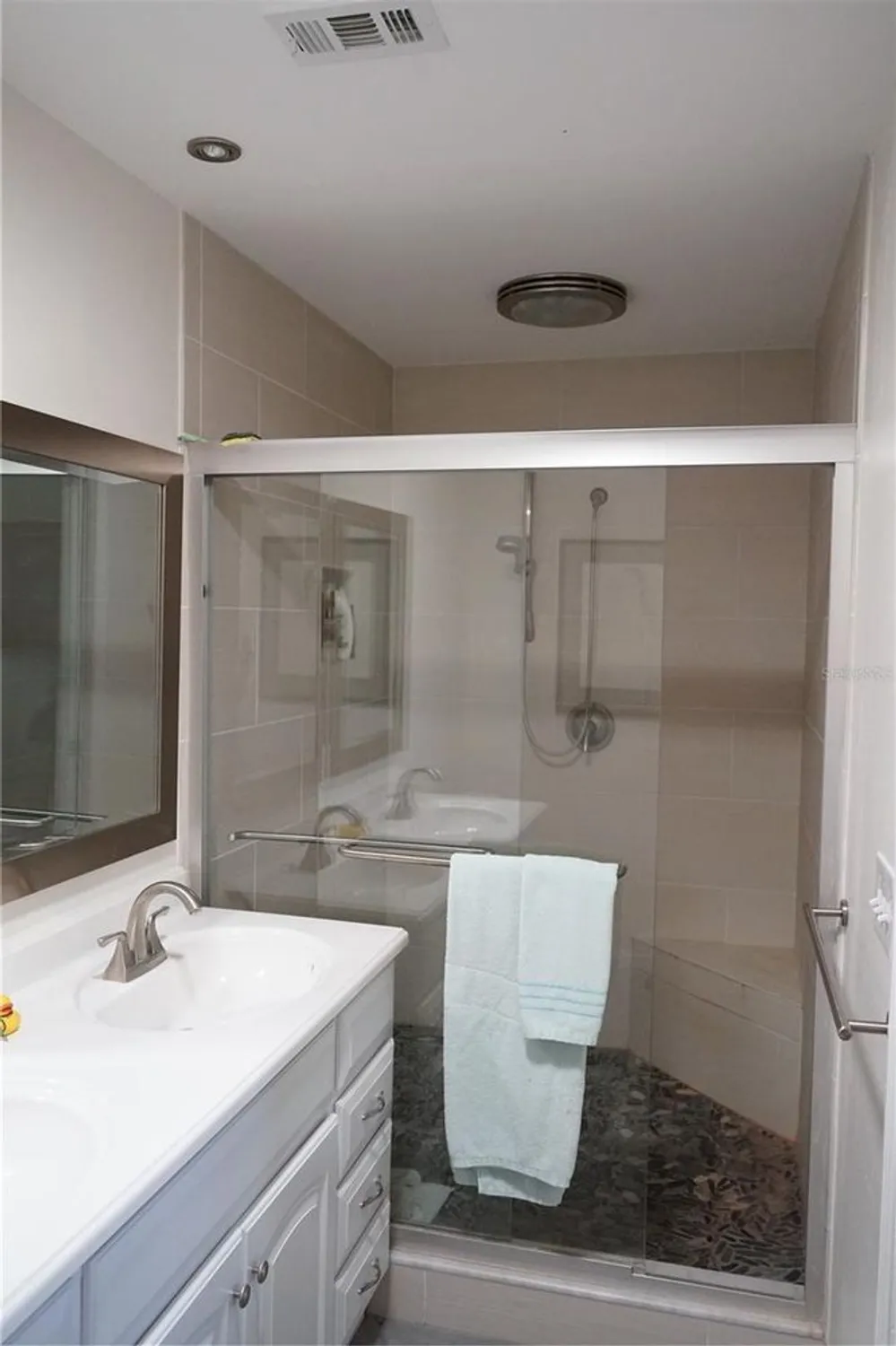 Property Slideshow image 24 of 61 | 2127 hailstone cir, Sun City Center, FL, 33573