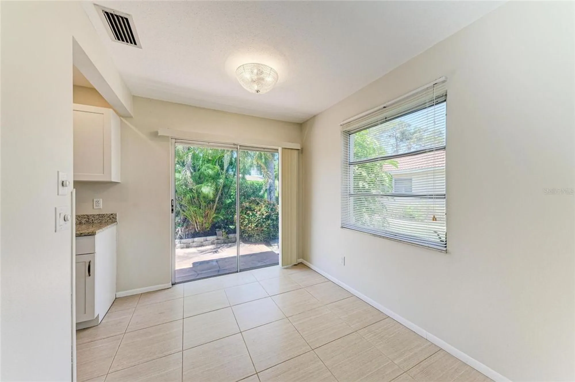 Property Slideshow image 17 of 34 | 2121 pueblo cir # v6, Sarasota, FL, 34231