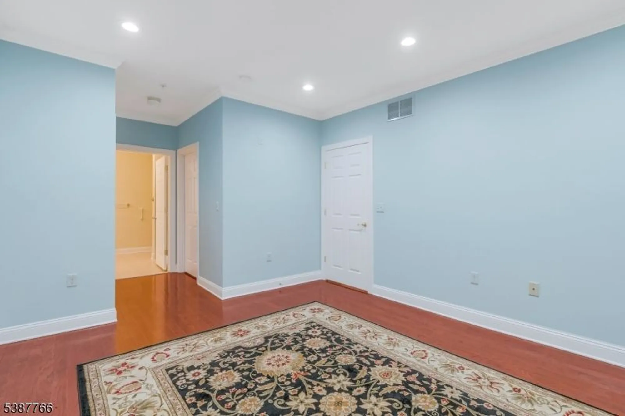 Property Slideshow image 14 of 27 | 259 victoria dr, Bridgewater, NJ, 08807