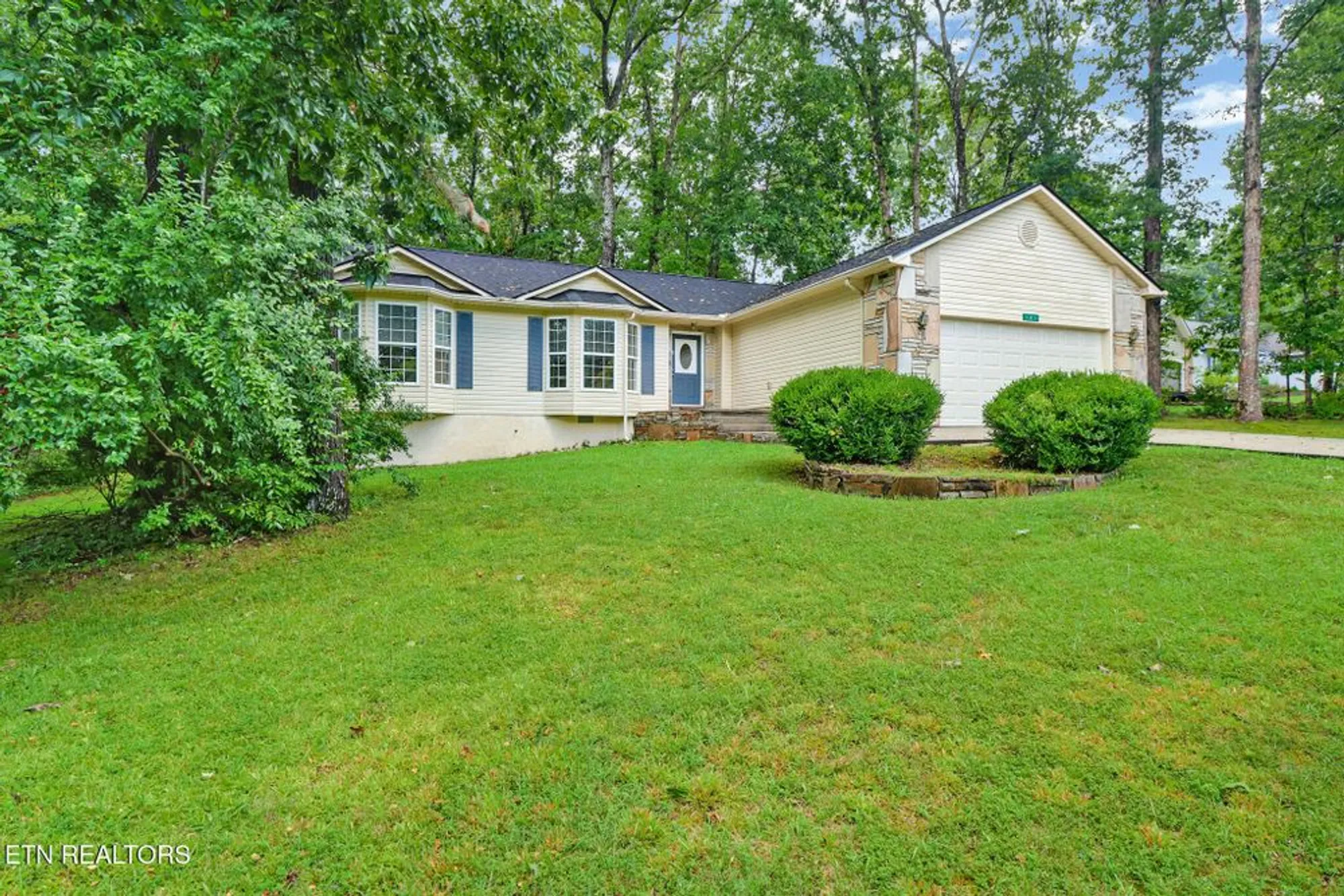 Property Slideshow image 3 of 34 | 101 ashdown ln, Crossville, TN, 38558